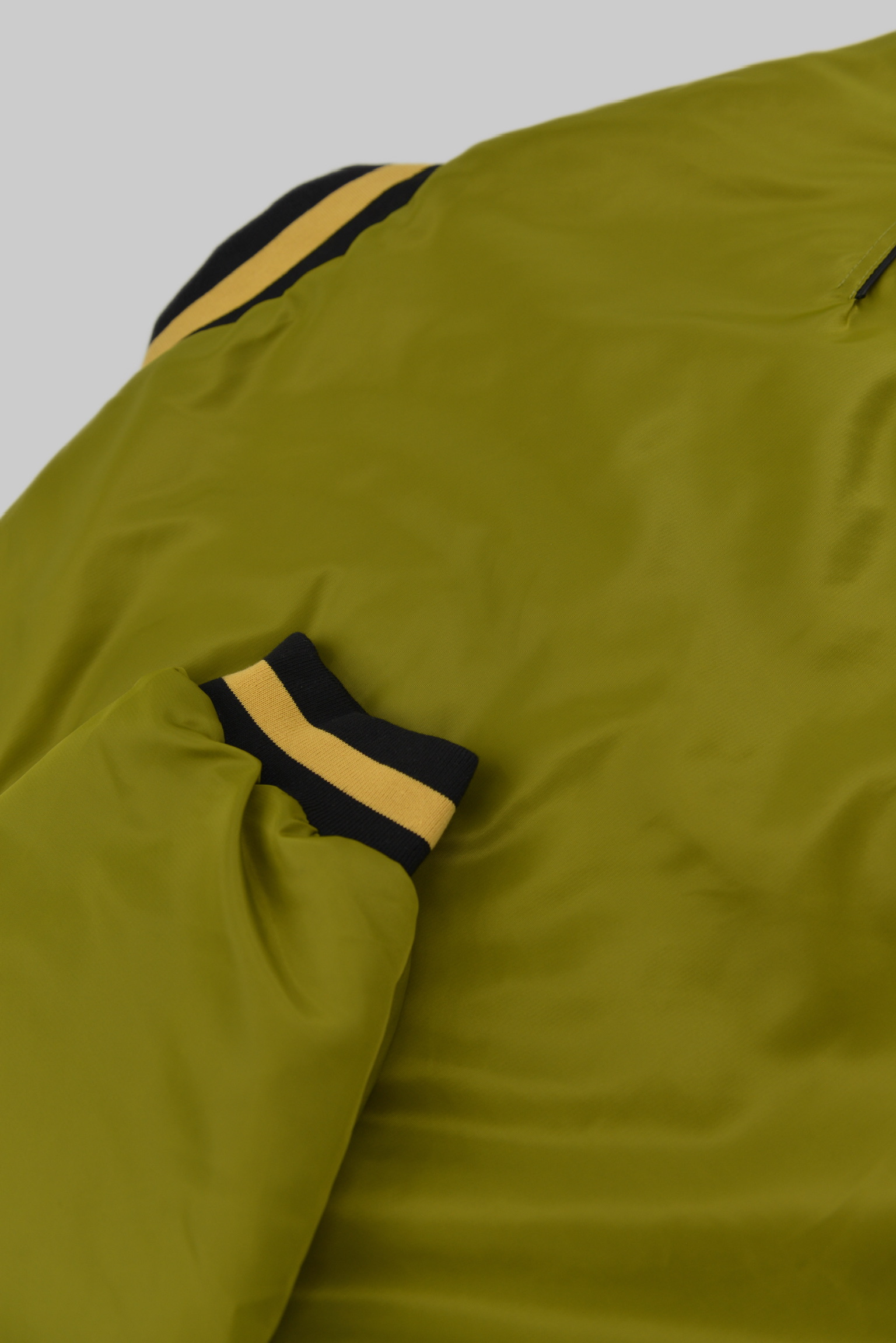 KURORO クロップドボリュームスタジャン KURORO Cropped Volume Stadium Jacket ライトオリーブ サイズ: M