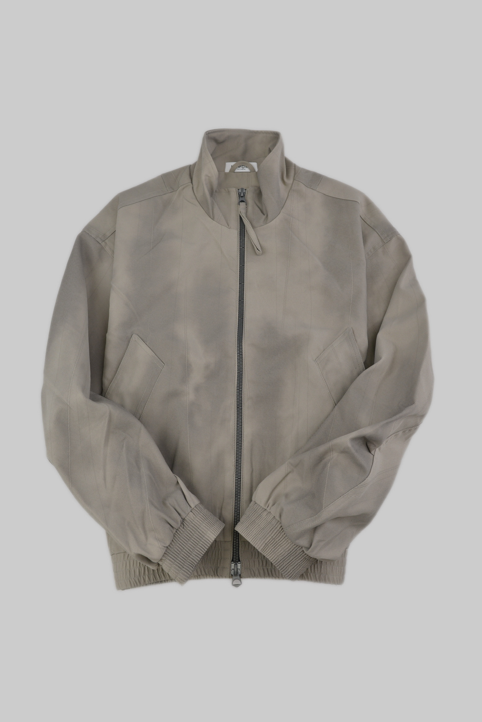 ミニマルスタンドカラージップブルゾン