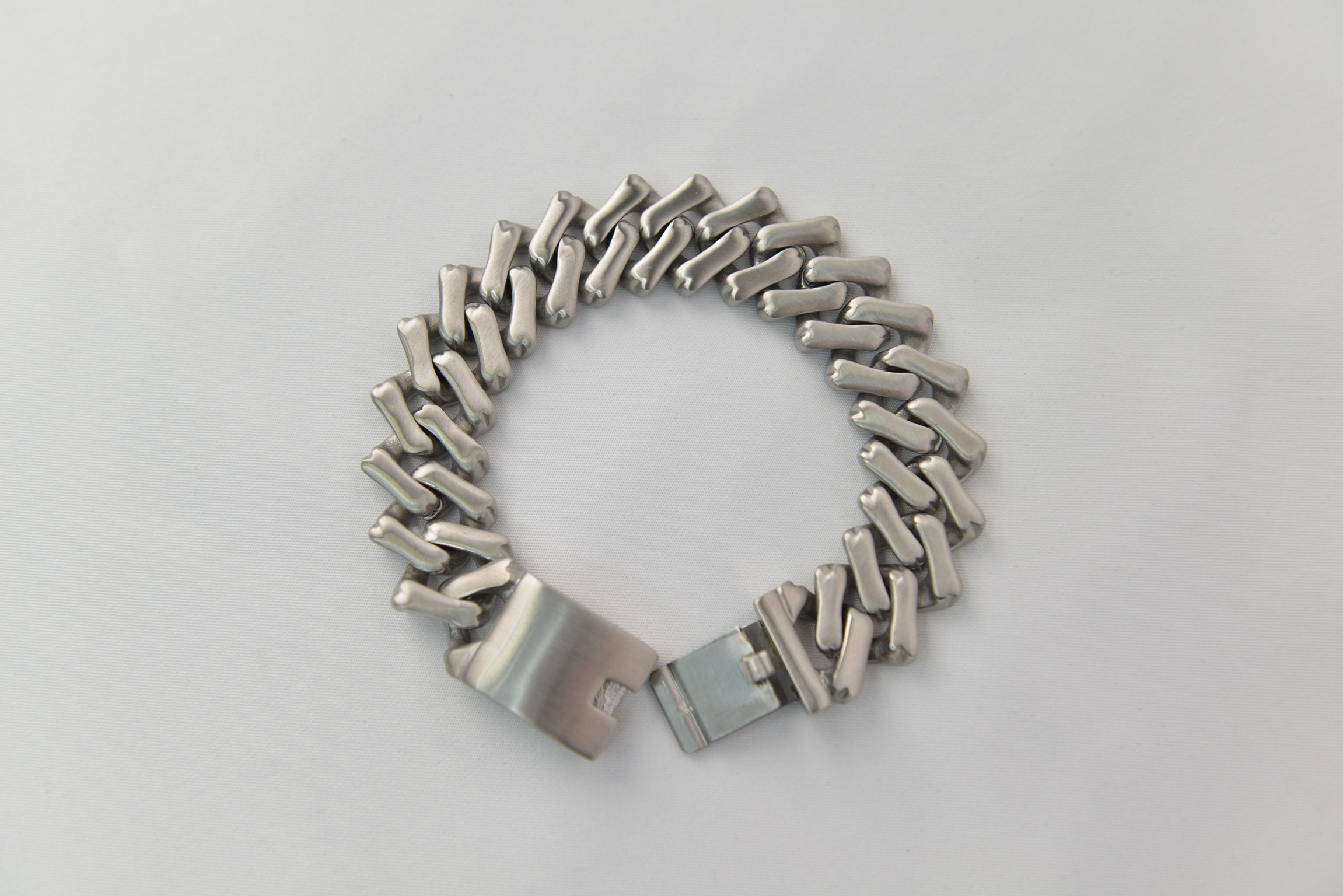 “Heavy Duty Brushed Chain Bracelet”（ヘビーデューティ・ブラッシュドチェーンブレスレット）