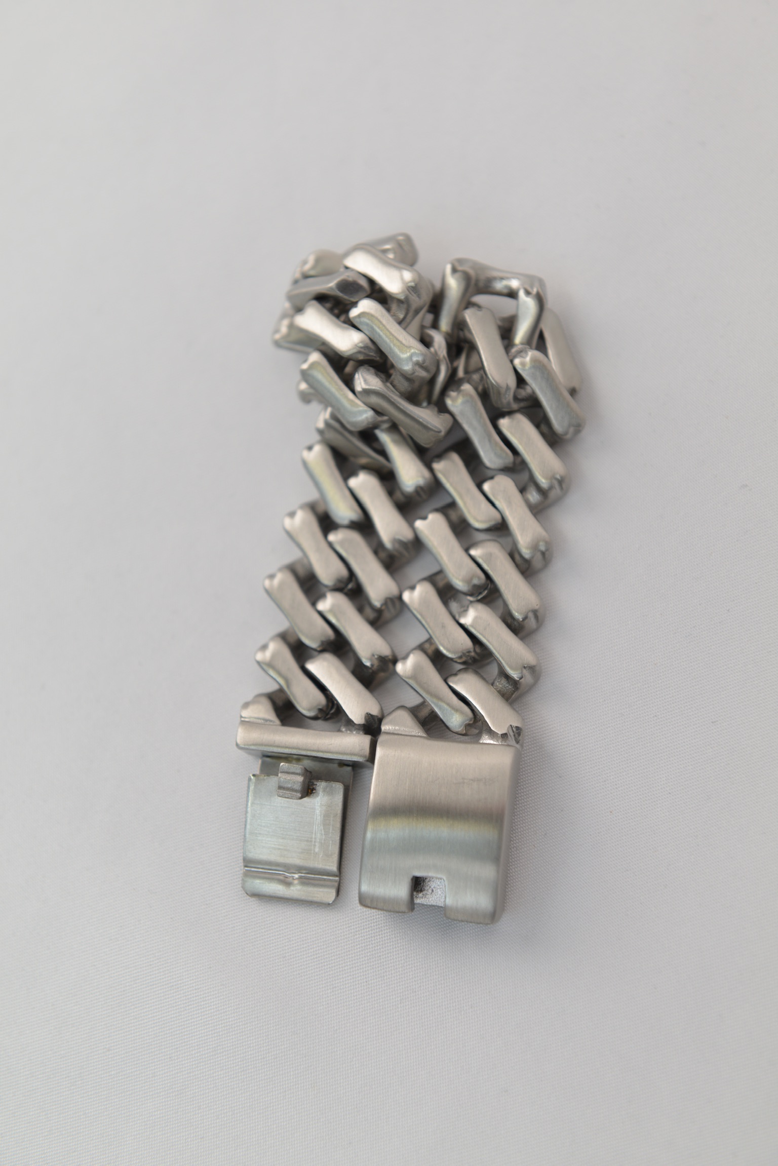 “Heavy Duty Brushed Chain Bracelet”（ヘビーデューティ・ブラッシュドチェーンブレスレット）
