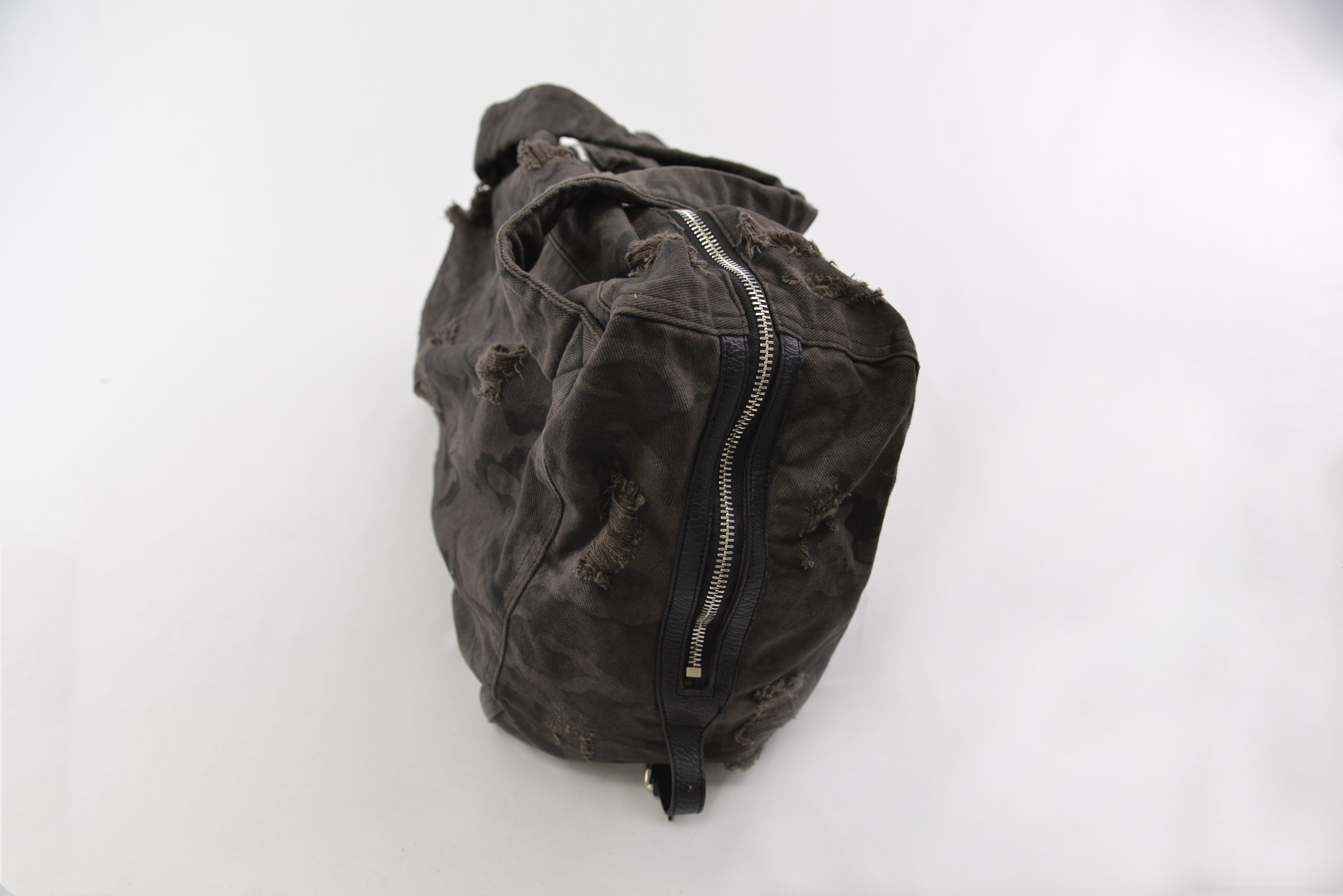 KURORO Distressed Camo Duffel Bag （クロロ ディストレスト カモ ダッフルバッグ）　ブラックカモ