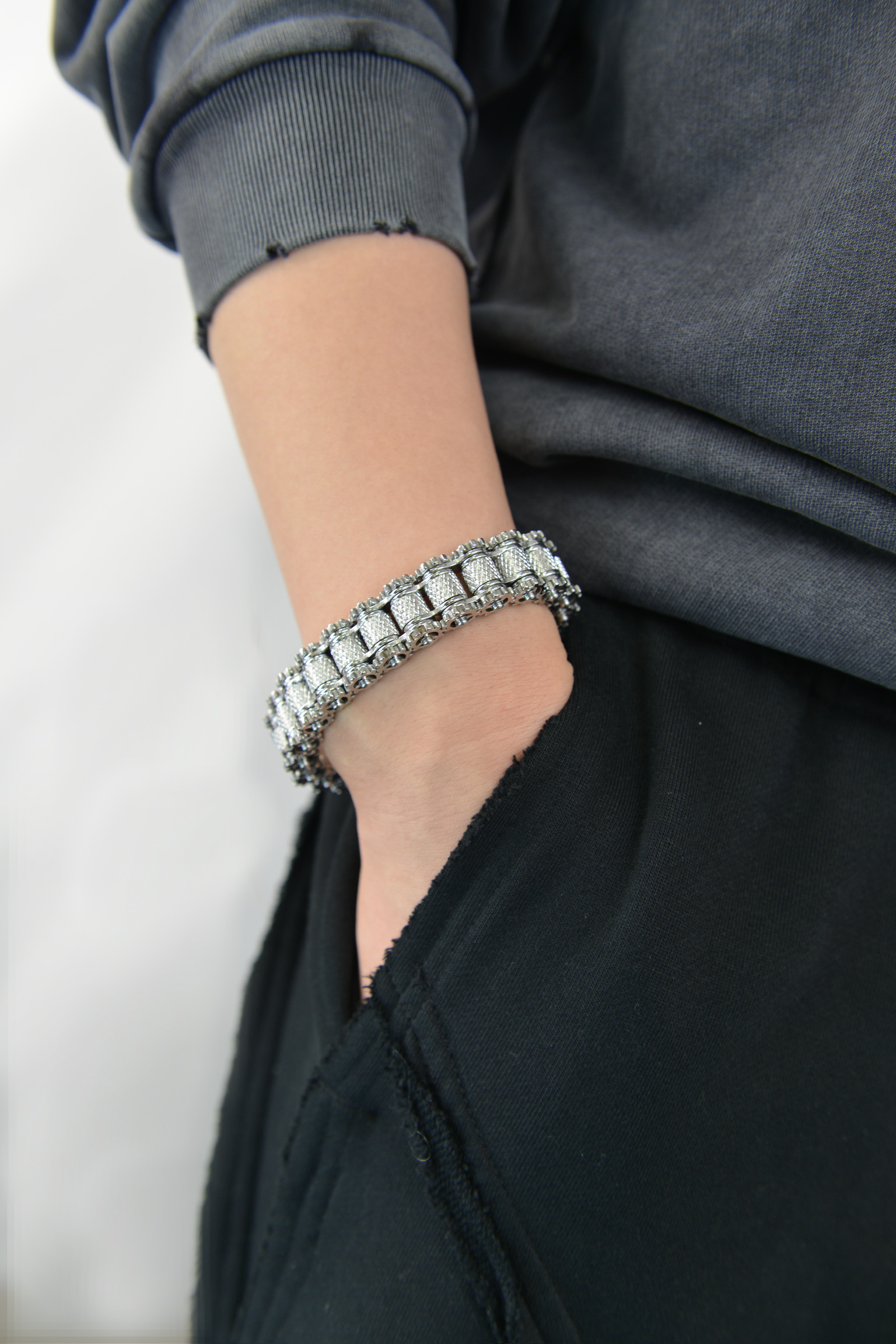 “Gear Mesh Armor Bracelet”（ギアメッシュアーマーブレスレット）