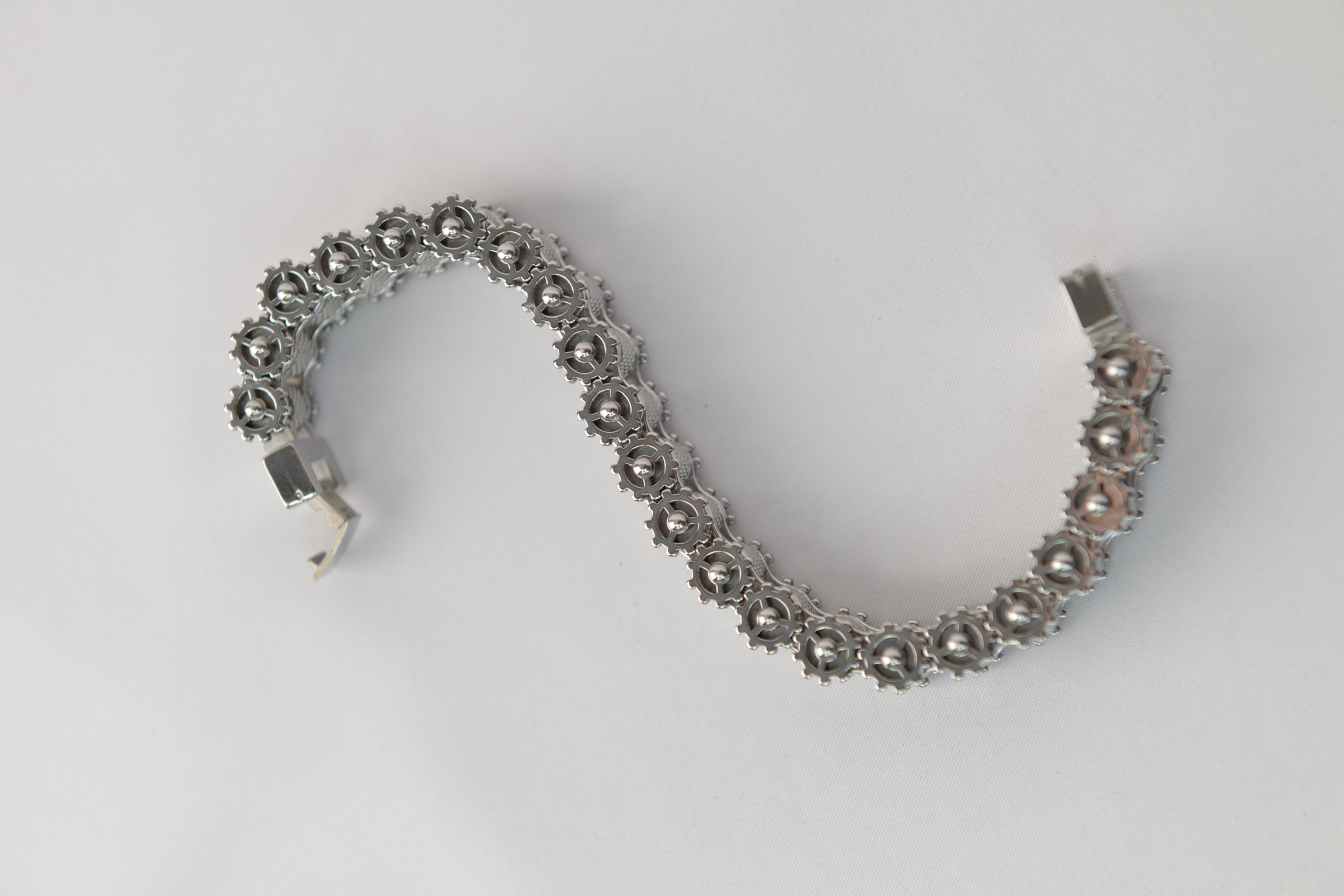 “Gear Mesh Armor Bracelet”（ギアメッシュアーマーブレスレット）