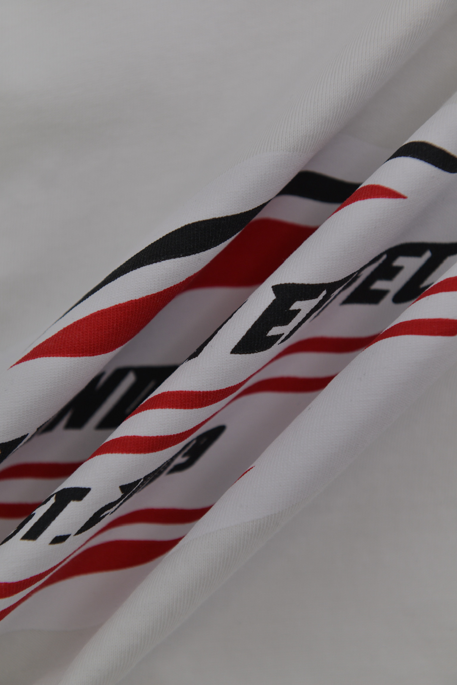 Speed Effect Graphic Tee サイズ: M