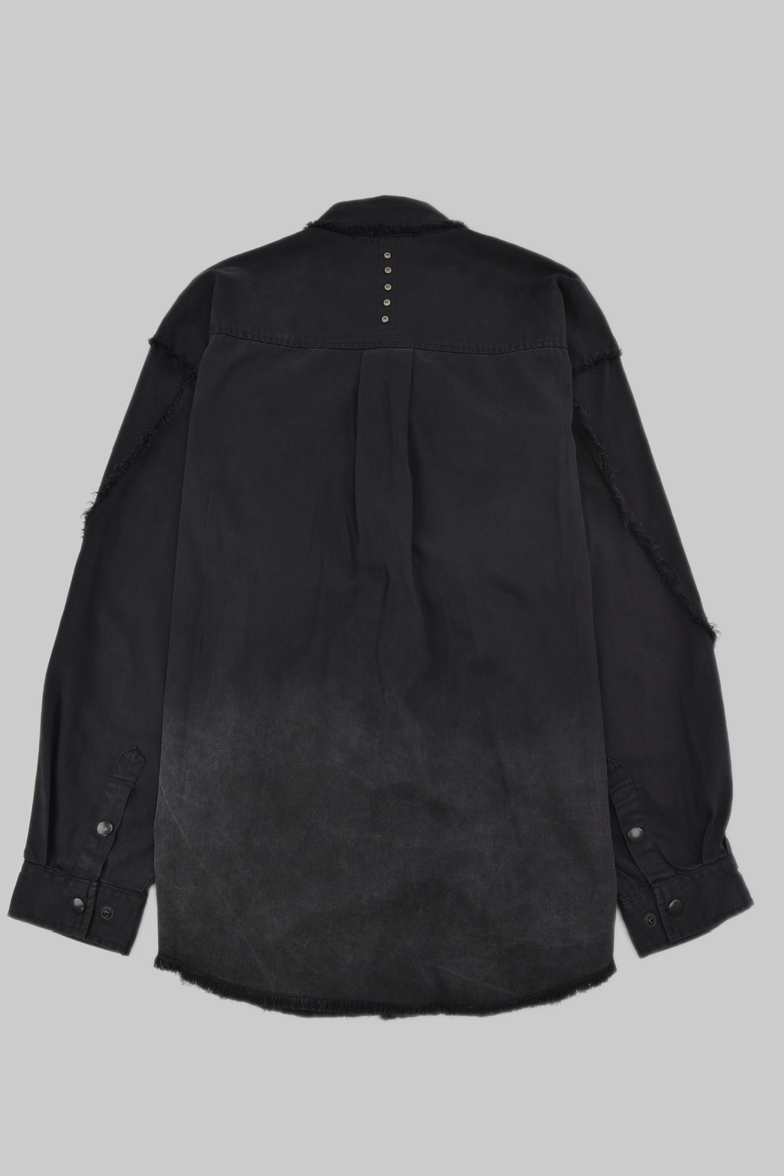 ブラックダメージ ミリタリーシャツジャケット (Black Distressed Military Shirt Jacket) サイズ: M