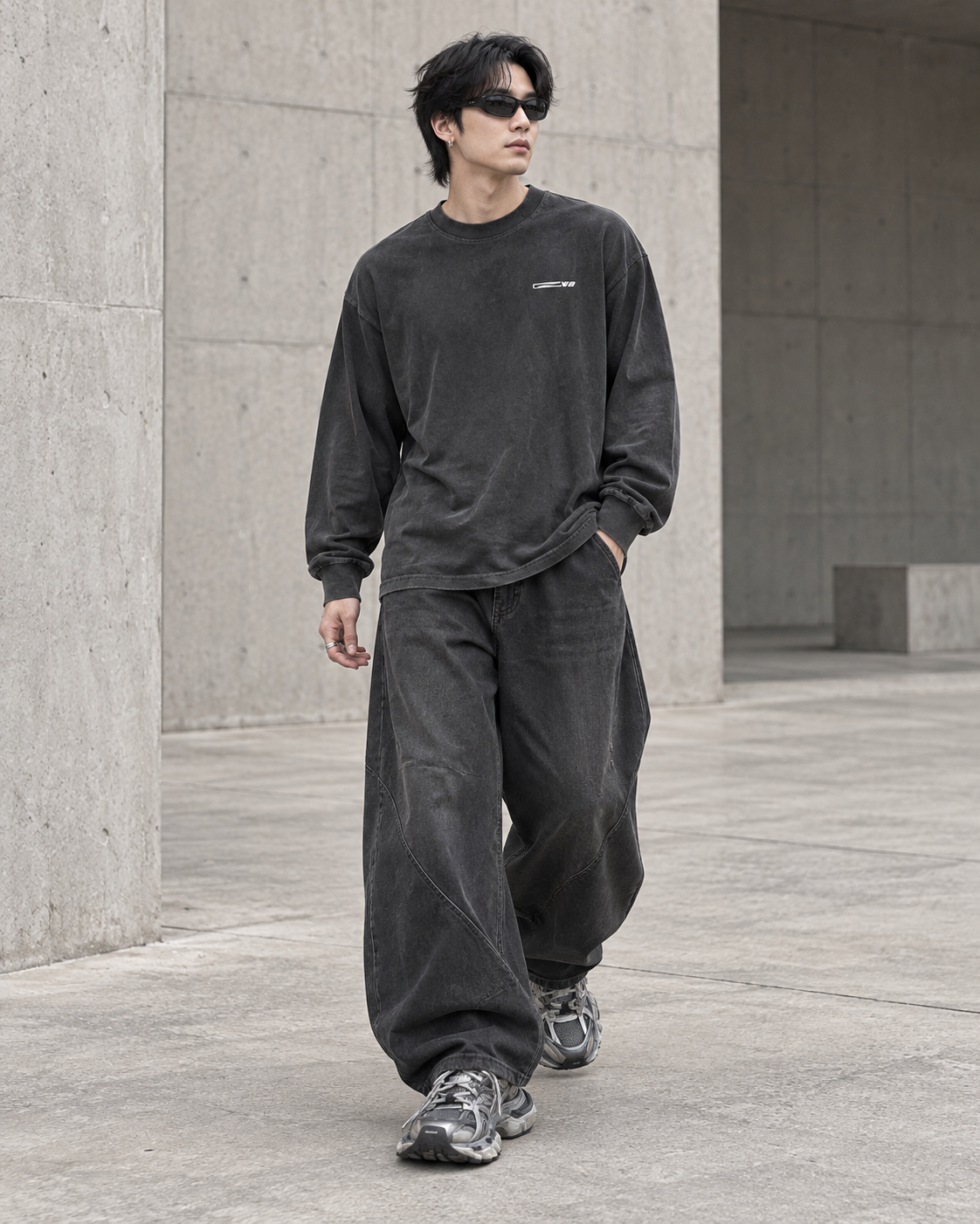 ウェーブライン バックプリントロングTシャツ チャコール サイズ: M