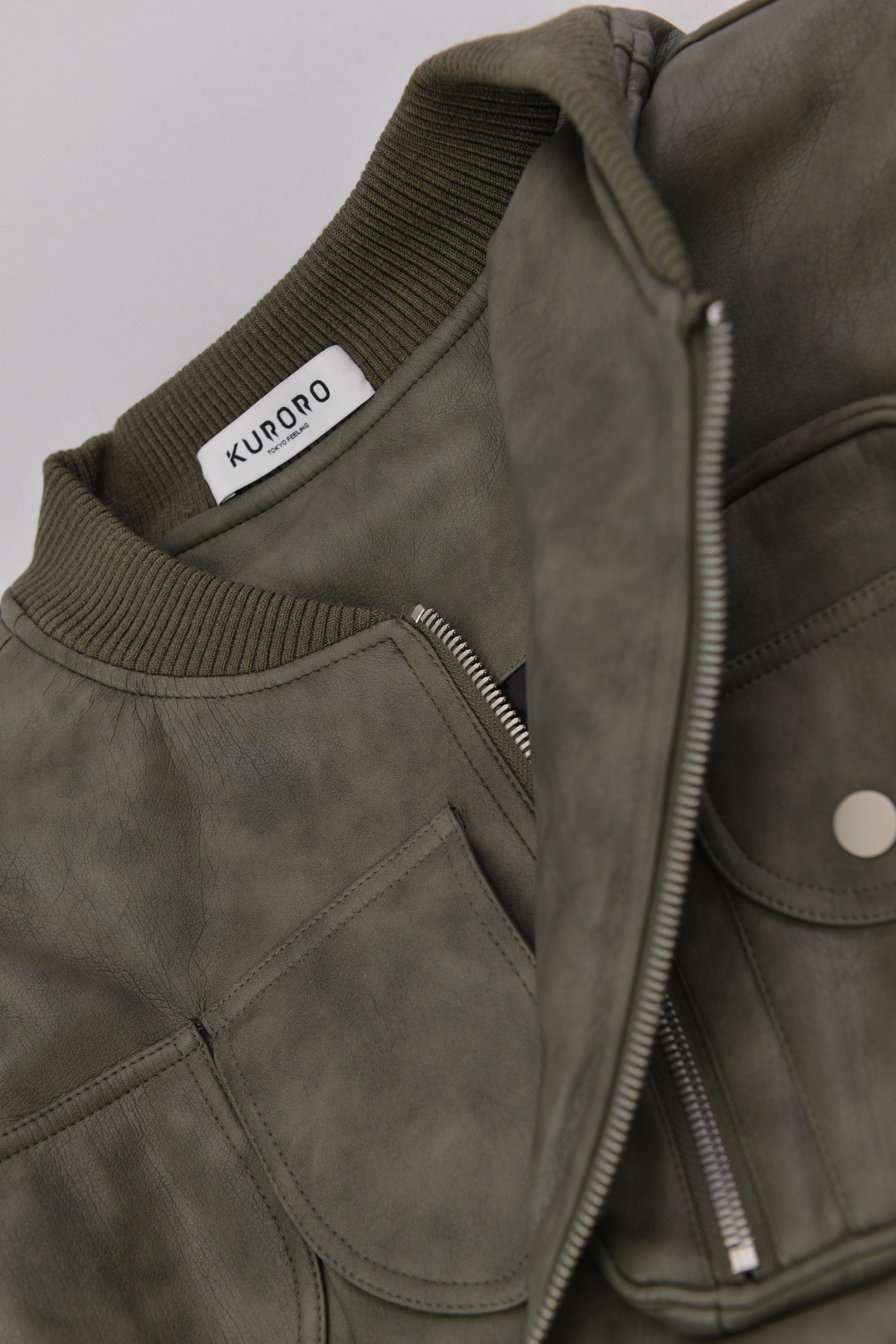 KURORO マルチポケット レザーボンバージャケット　Army Green サイズ: L