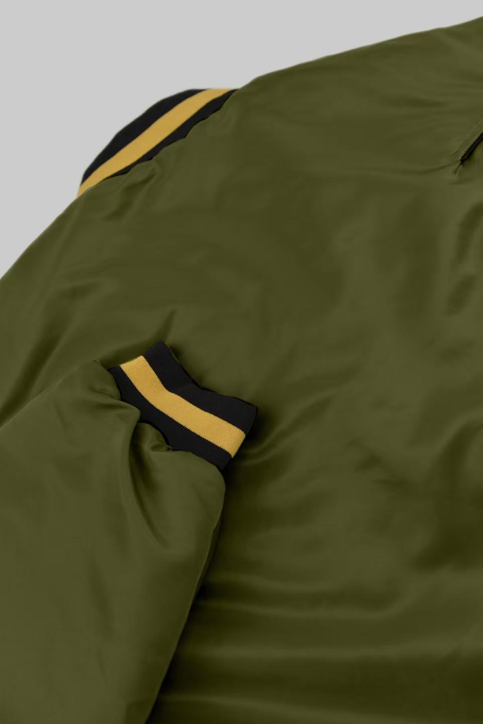 KURORO クロップドボリュームスタジャン KURORO Cropped Volume Stadium Jacket ライトオリーブ サイズ: M