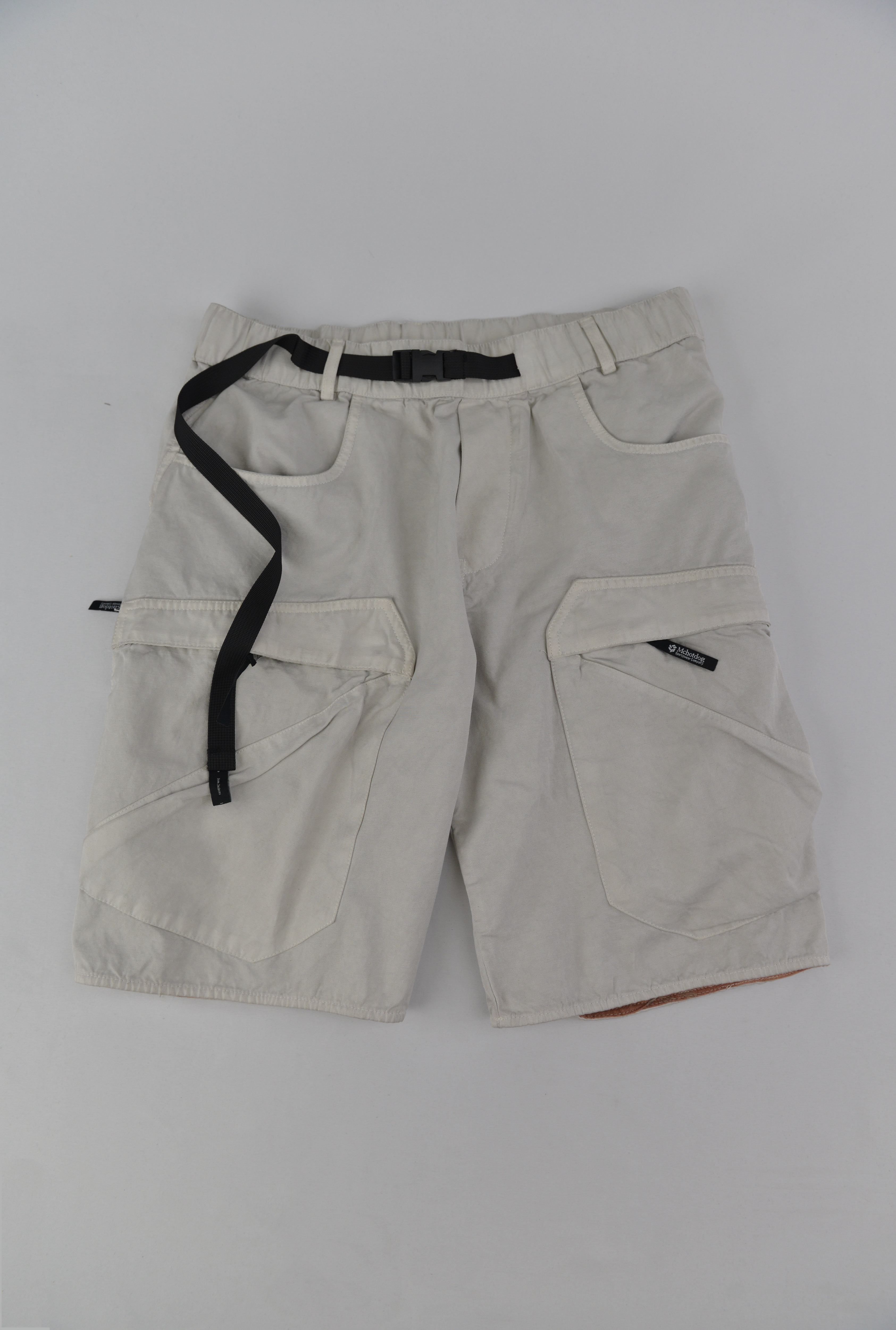 サンドベージュ テックカーゴショーツ