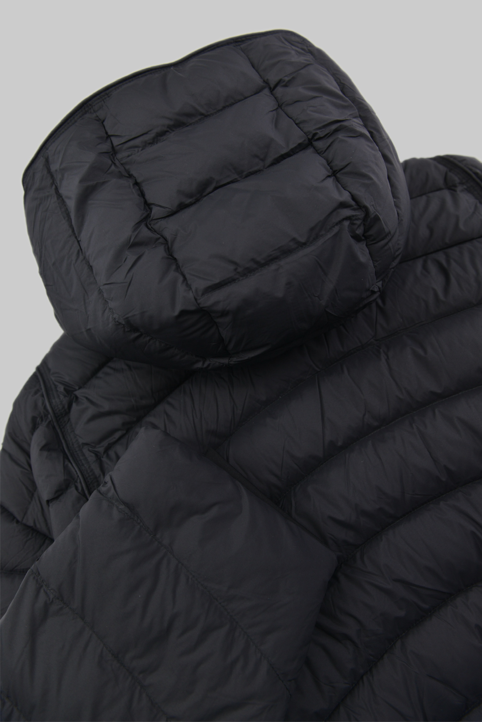 エッセンシャル フード ダウンジャケット 　KURORO Essential Hood Down Jacket Jet Black サイズ: M