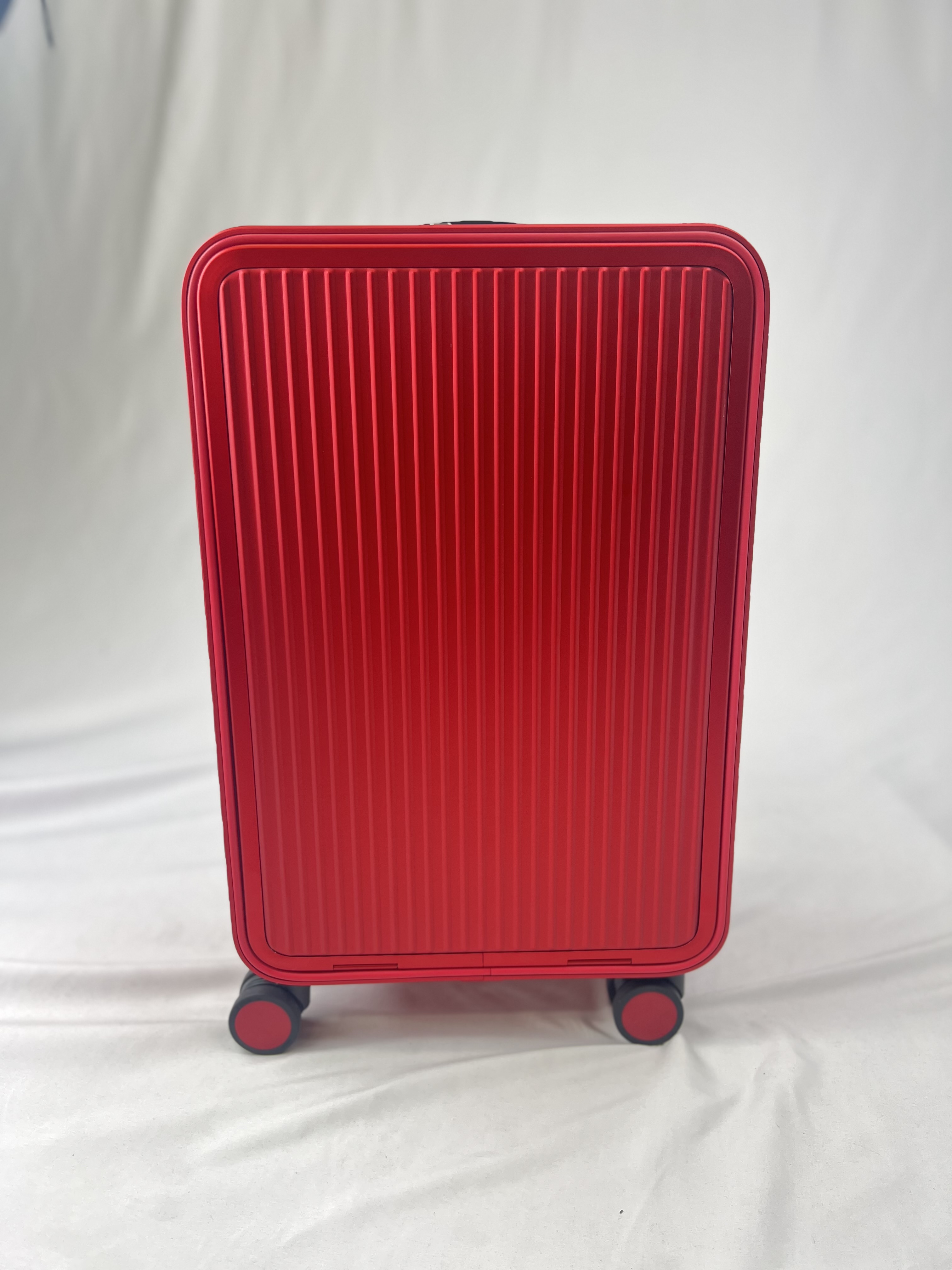 レッドアルミボディ キャリーケース 37L (Red Aluminum Body Carry-on Suitcase 37L)