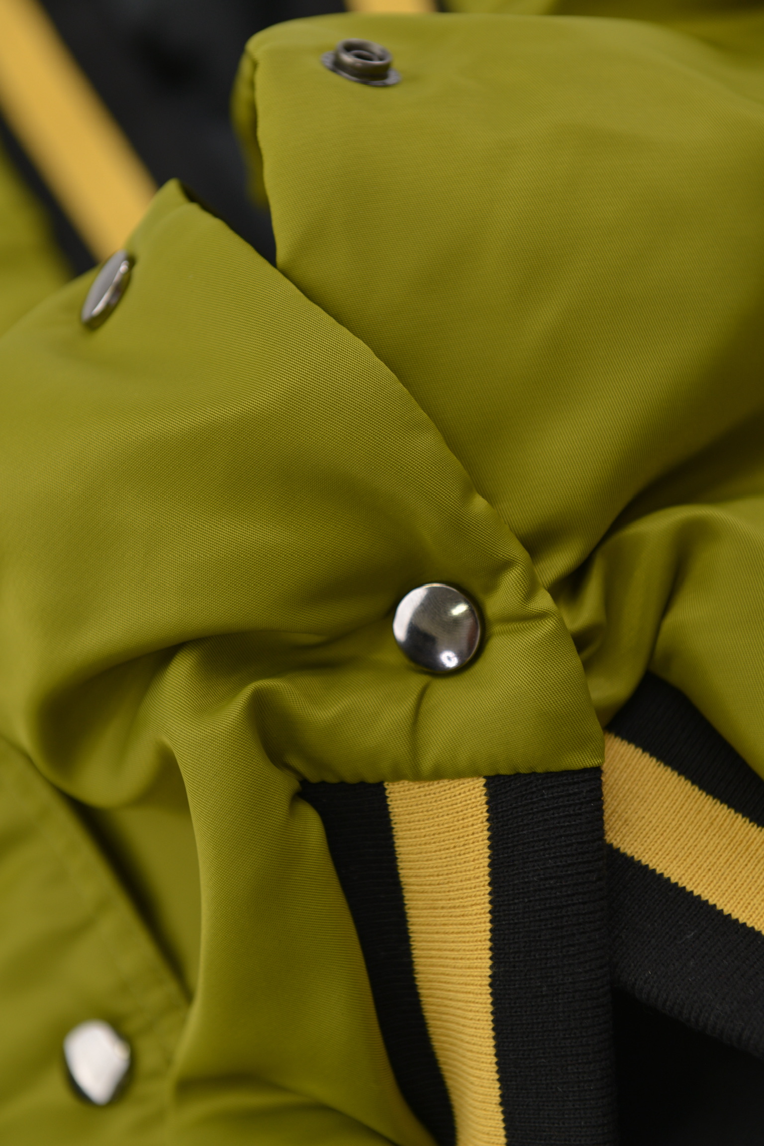 KURORO クロップドボリュームスタジャン KURORO Cropped Volume Stadium Jacket ライトオリーブ サイズ: M