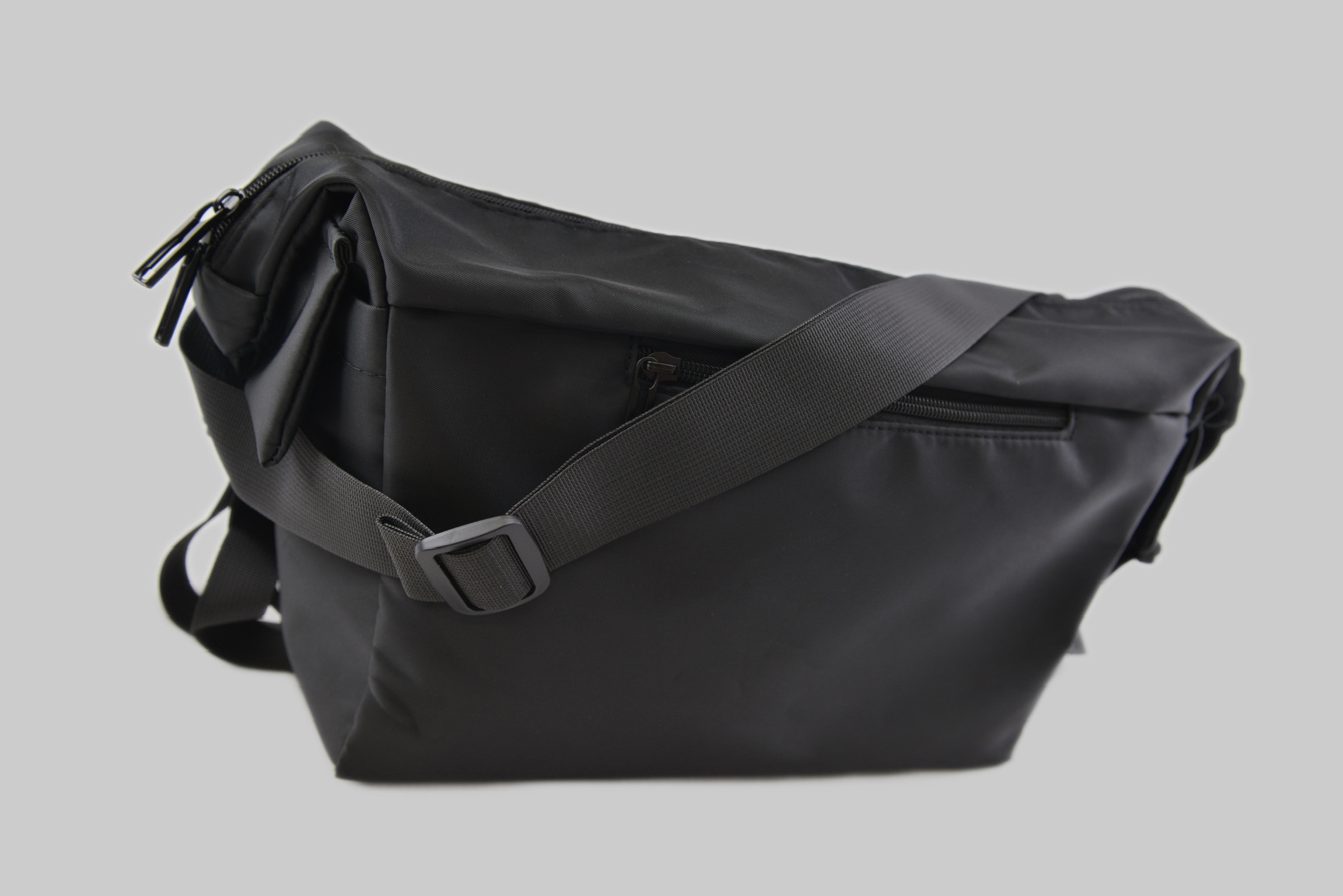 KURORO タクティカルユーティリティクロスボディバッグ