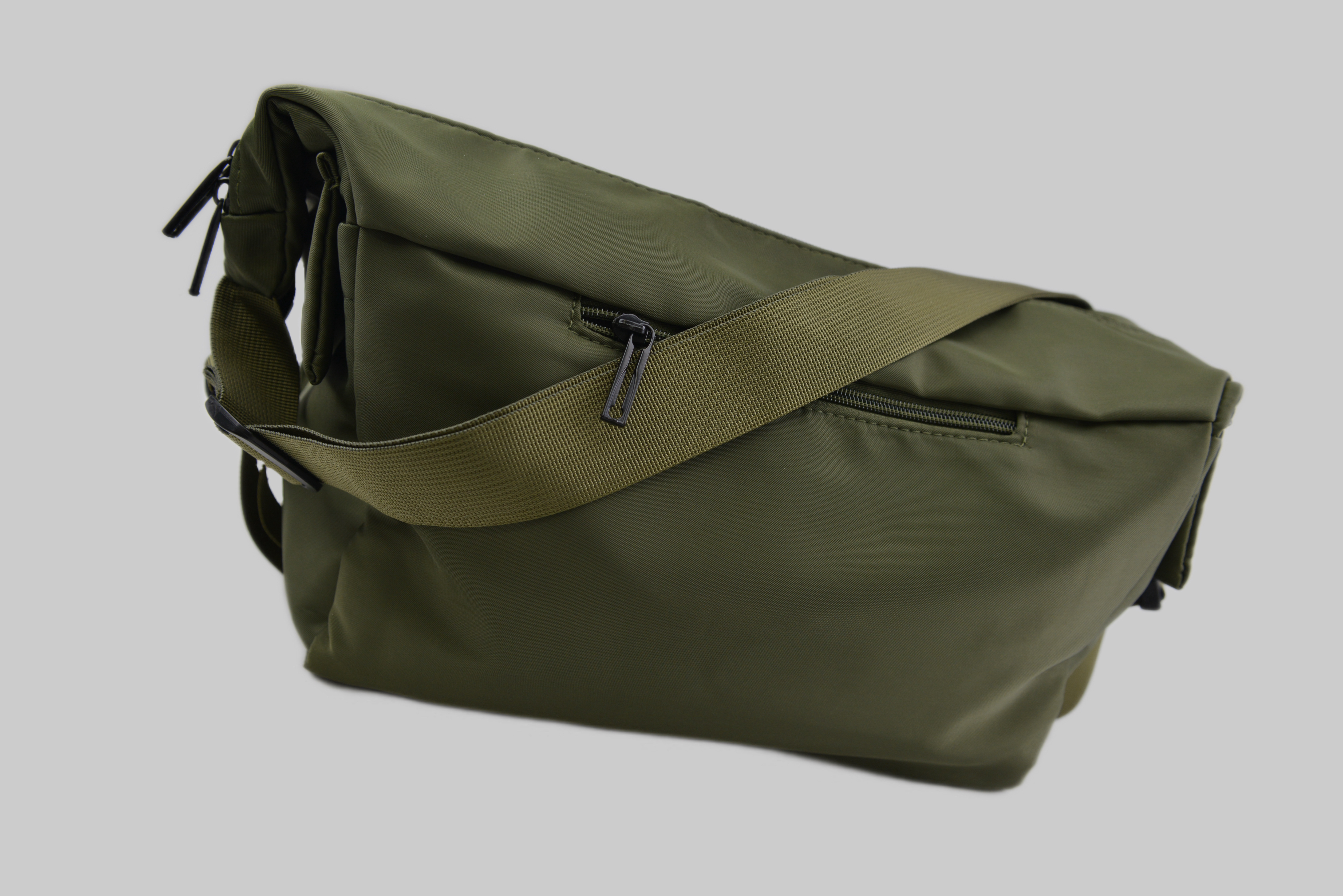 KURORO タクティカルユーティリティクロスボディバッグ オリーブ