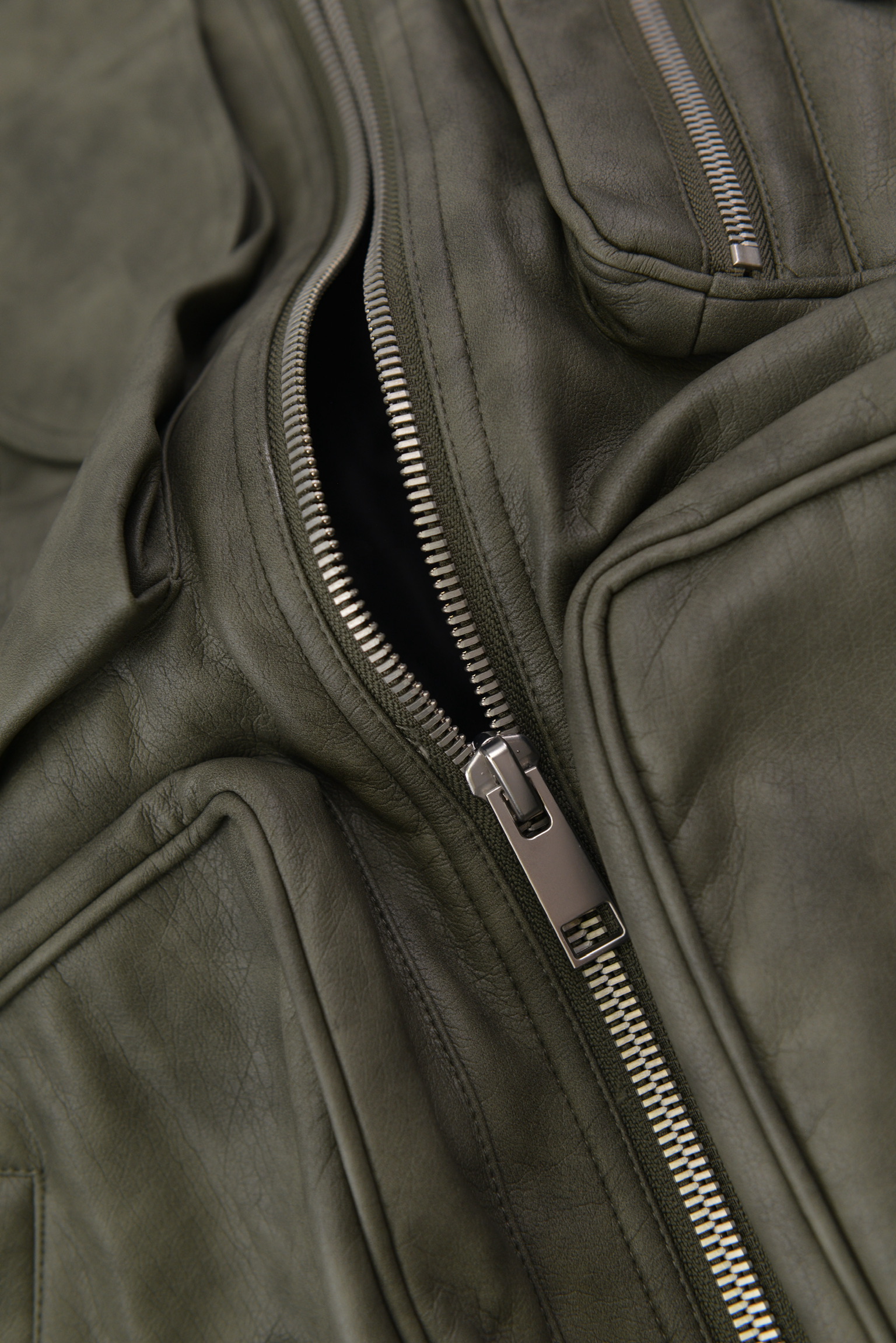 KURORO マルチポケット レザーボンバージャケット　Army Green サイズ: L