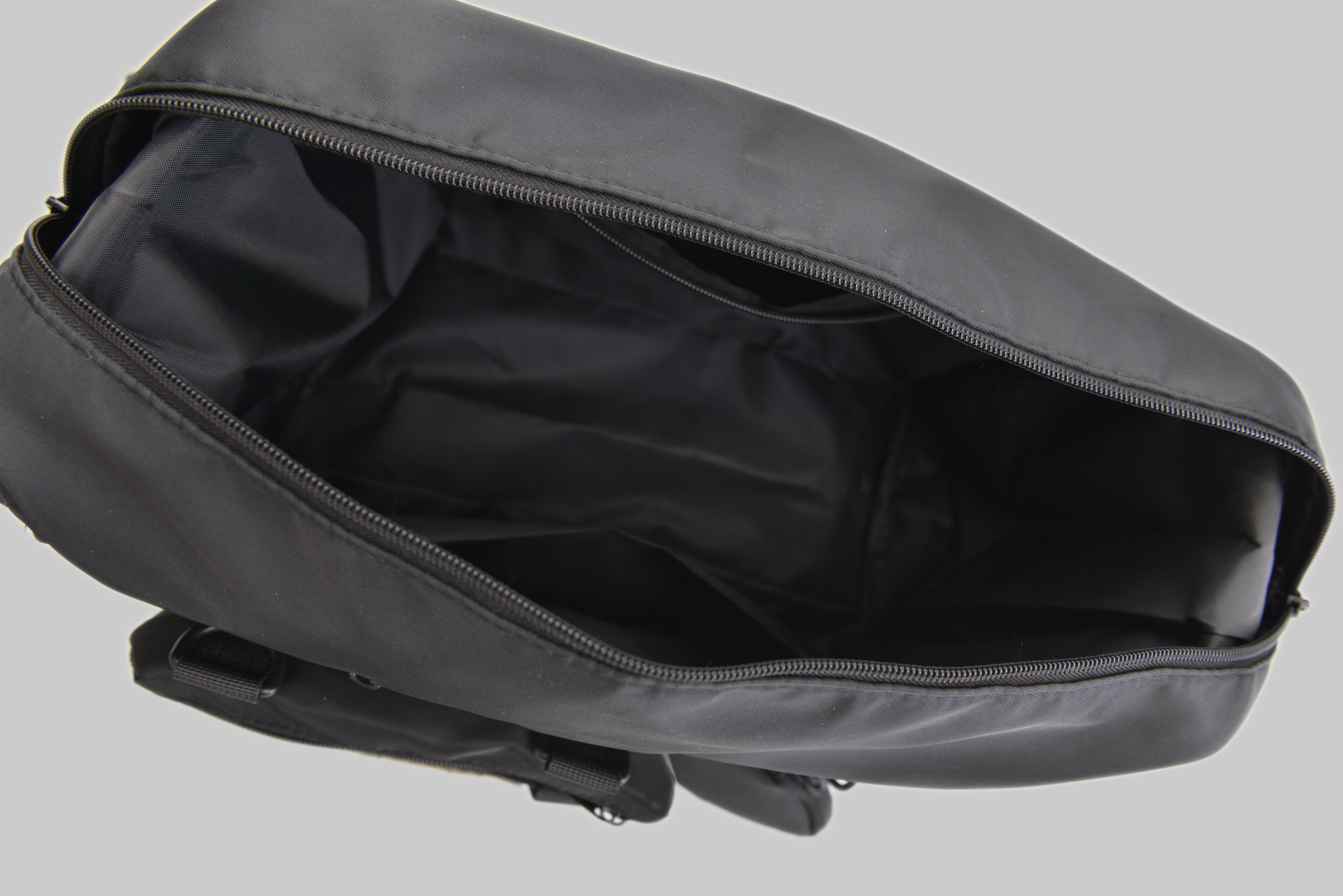 KURORO タクティカルユーティリティクロスボディバッグ