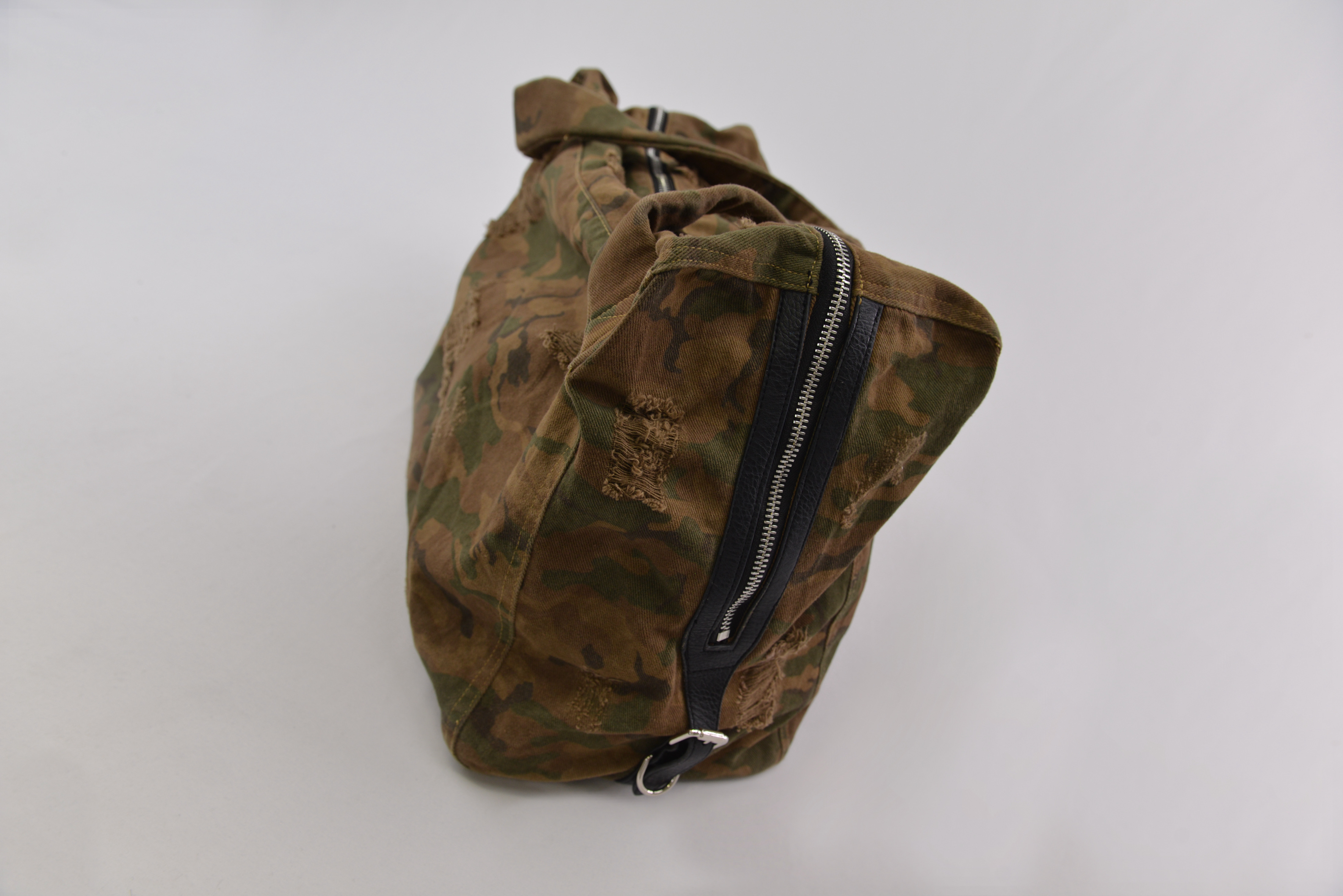 KURORO Tactical Multi-Pocket Crossbody Bag （クロロ タクティカル マルチポケット クロスボディバッグ）ブラウンカモ