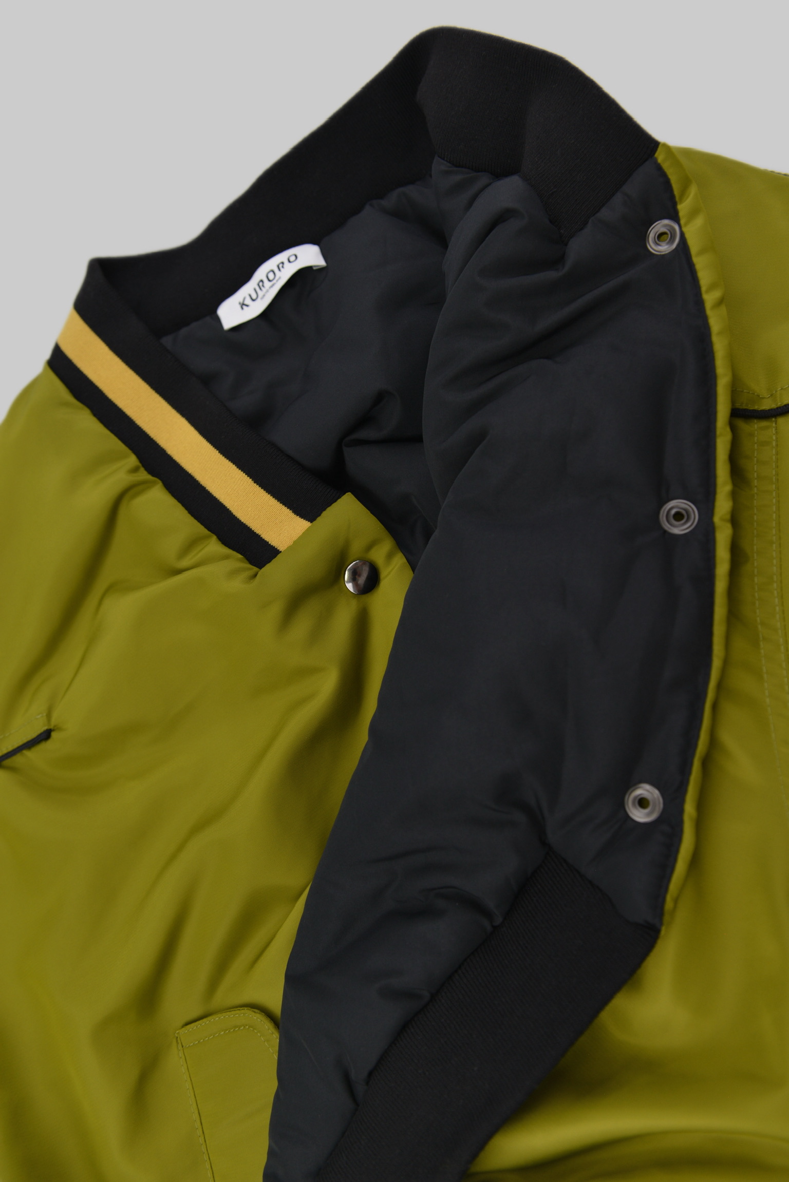 KURORO クロップドボリュームスタジャン KURORO Cropped Volume Stadium Jacket ライトオリーブ サイズ: M