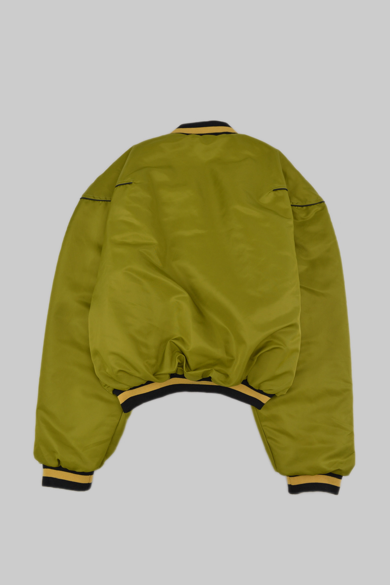 KURORO クロップドボリュームスタジャン KURORO Cropped Volume Stadium Jacket ライトオリーブ サイズ: M