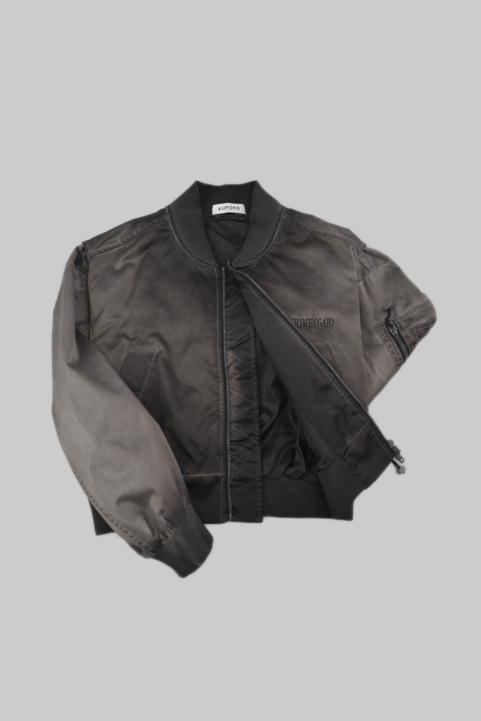 レディース タイトフィット MA-1 ボンバージャケット（GABSERINEロゴ） (Ladies’ Tight Fit MA-1 Bomber Jacket with GABSERINE Logo) サイズ: S