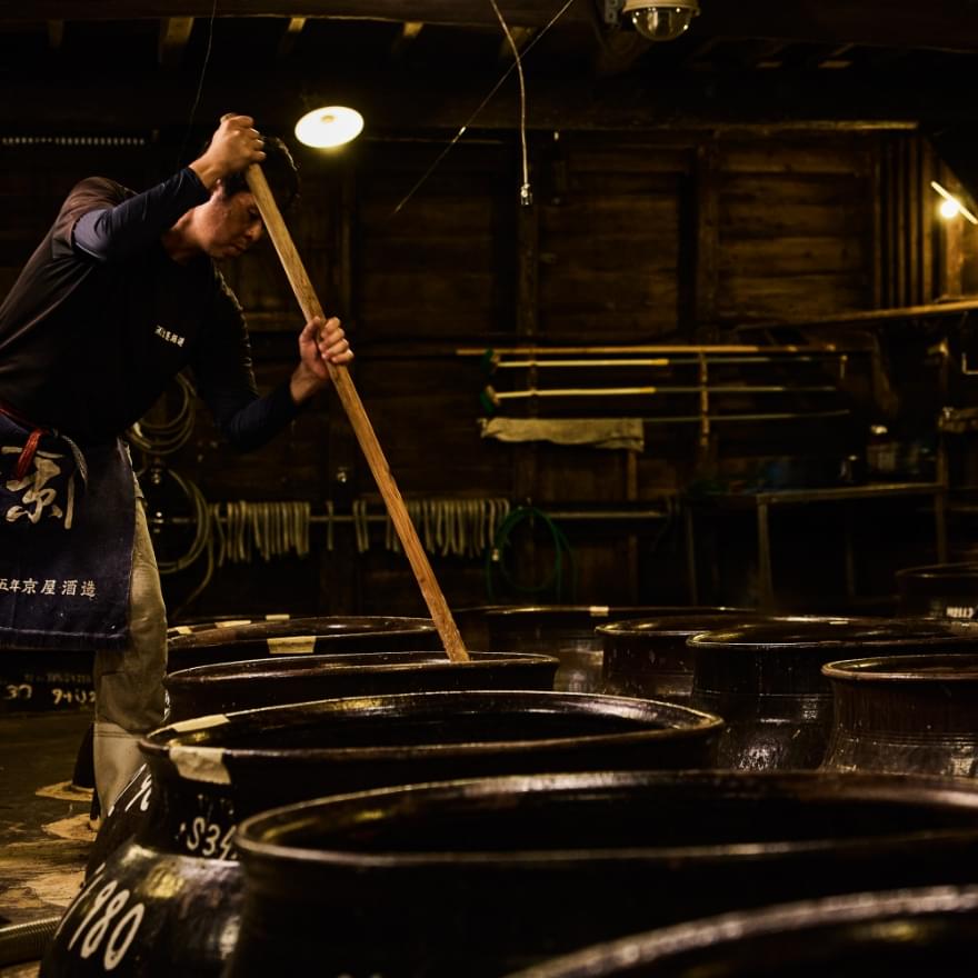 伝統の大甕仕込み