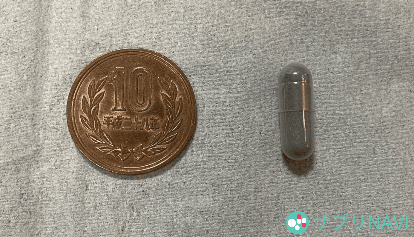 キラリ麹の炭クレンズ生酵素 実際のカプセル画像 10円玉とのサイズ比較