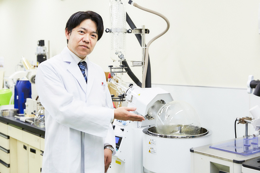 スサビノリ由来成分の研究に取り組む研究員