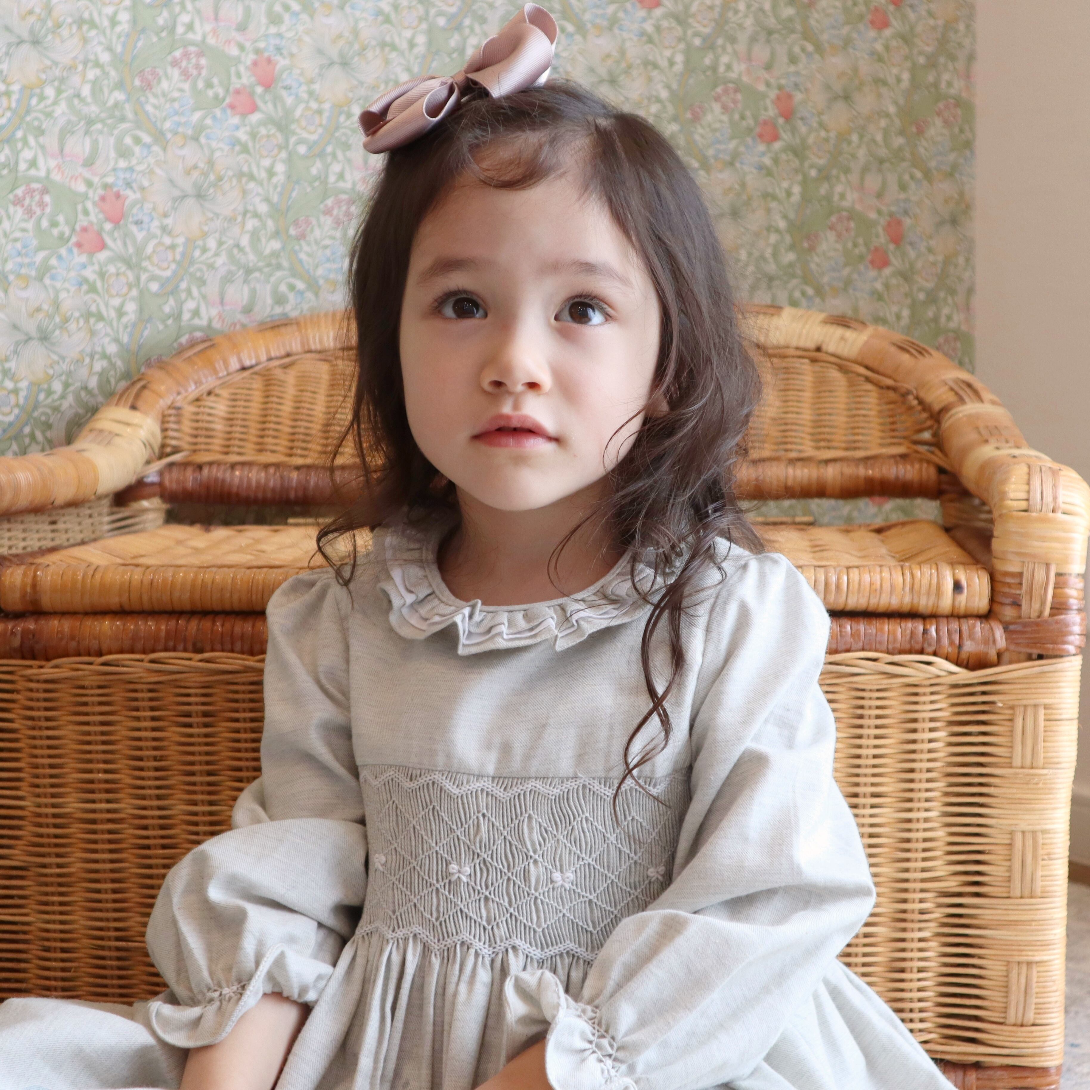  【Last 3Y】Hars Light Grey スモッキングワンピース｜Kidiwi サイズ: 3Y(98cm)