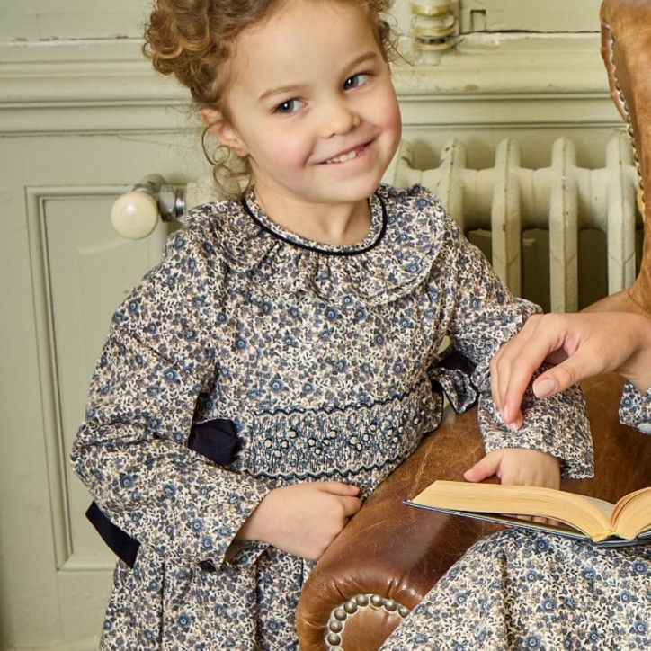  Adriana Smocked Dress｜Kidiwi