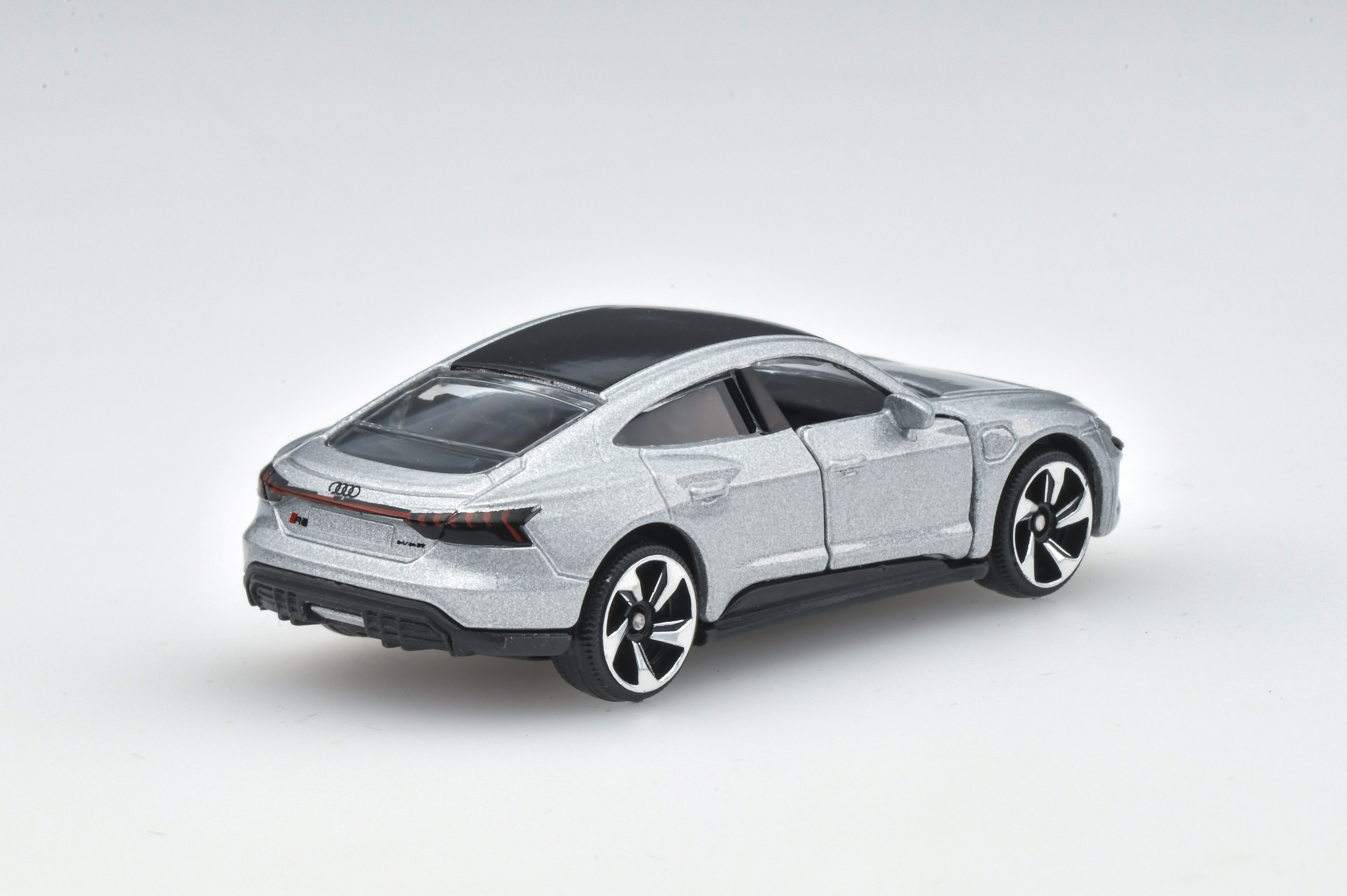 アウディ E-トロン GT/AUDI RS E-TRON GT