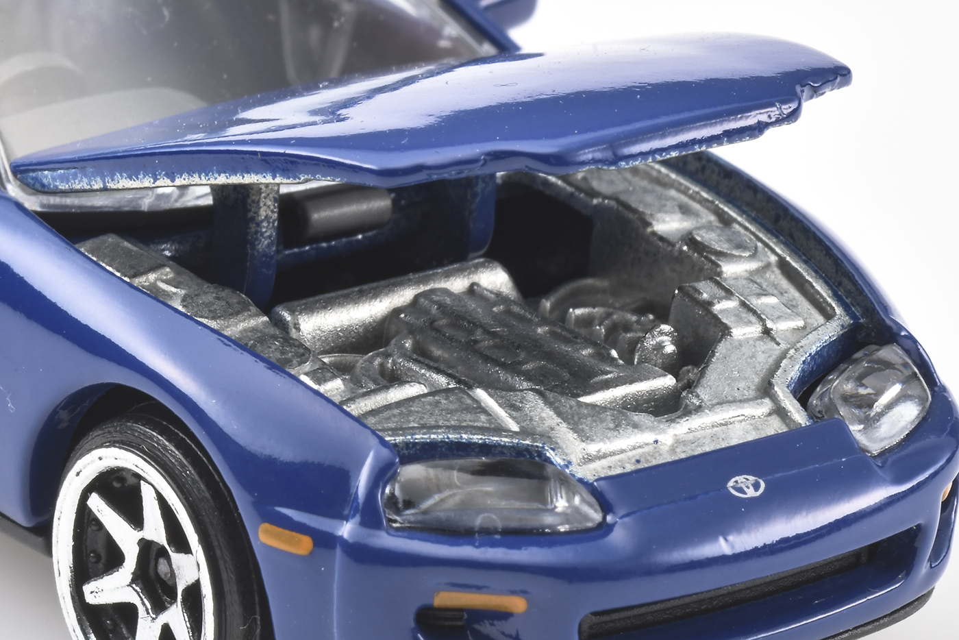 「トヨタ スープラ JZA80」のボンネット