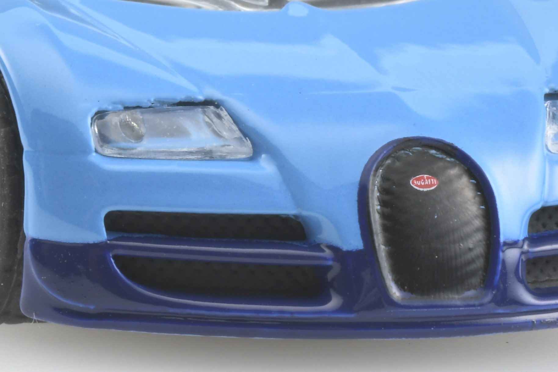 「2005 ブガッティ ヴェイロン 16.4 スーパースポーツ」のヘッドライト
