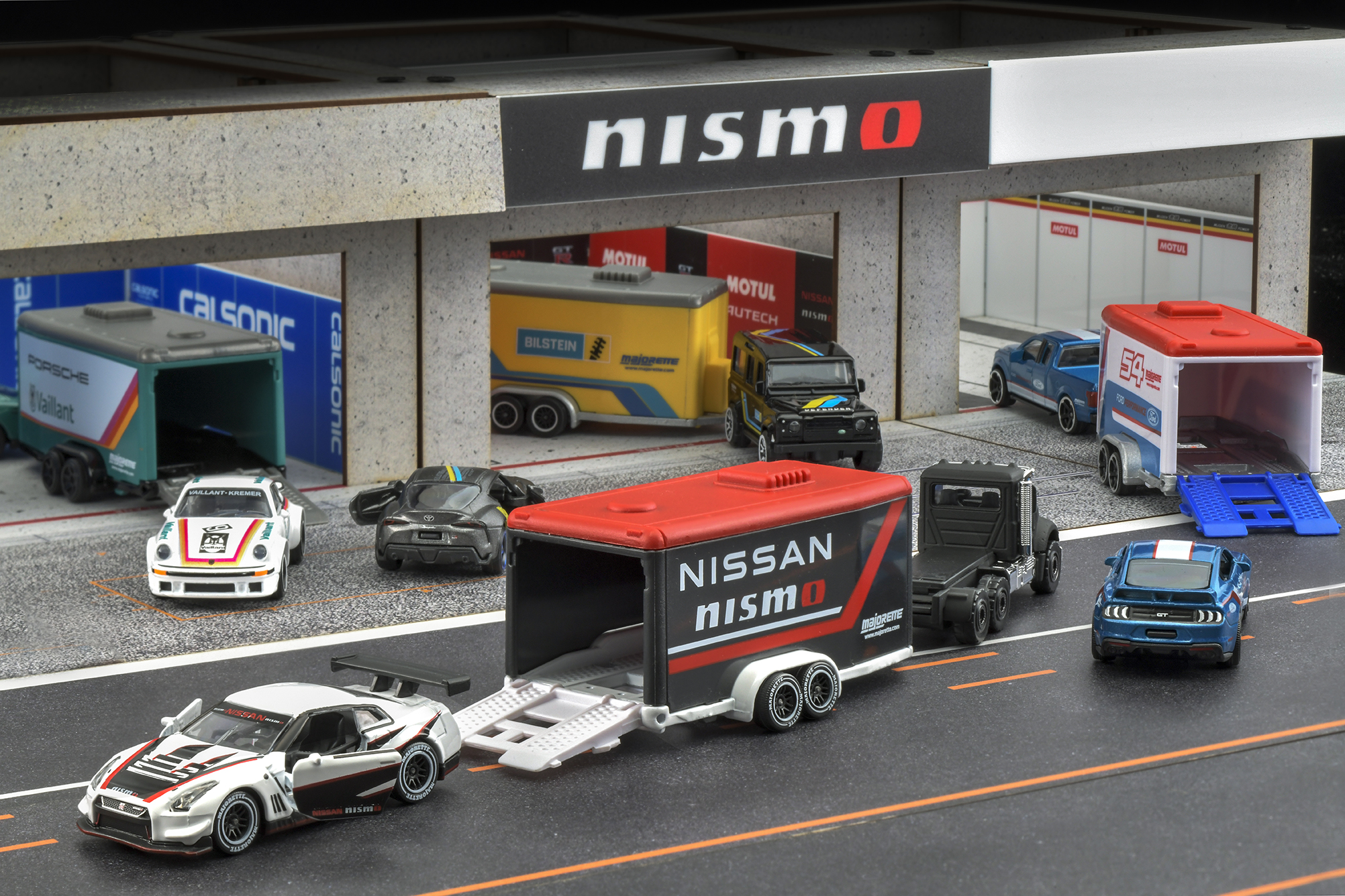 様々な車種のミニカー