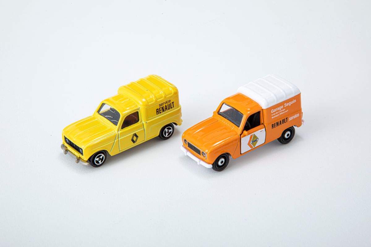 「ルノー 4(キャトル)」のマジョレットミニカー