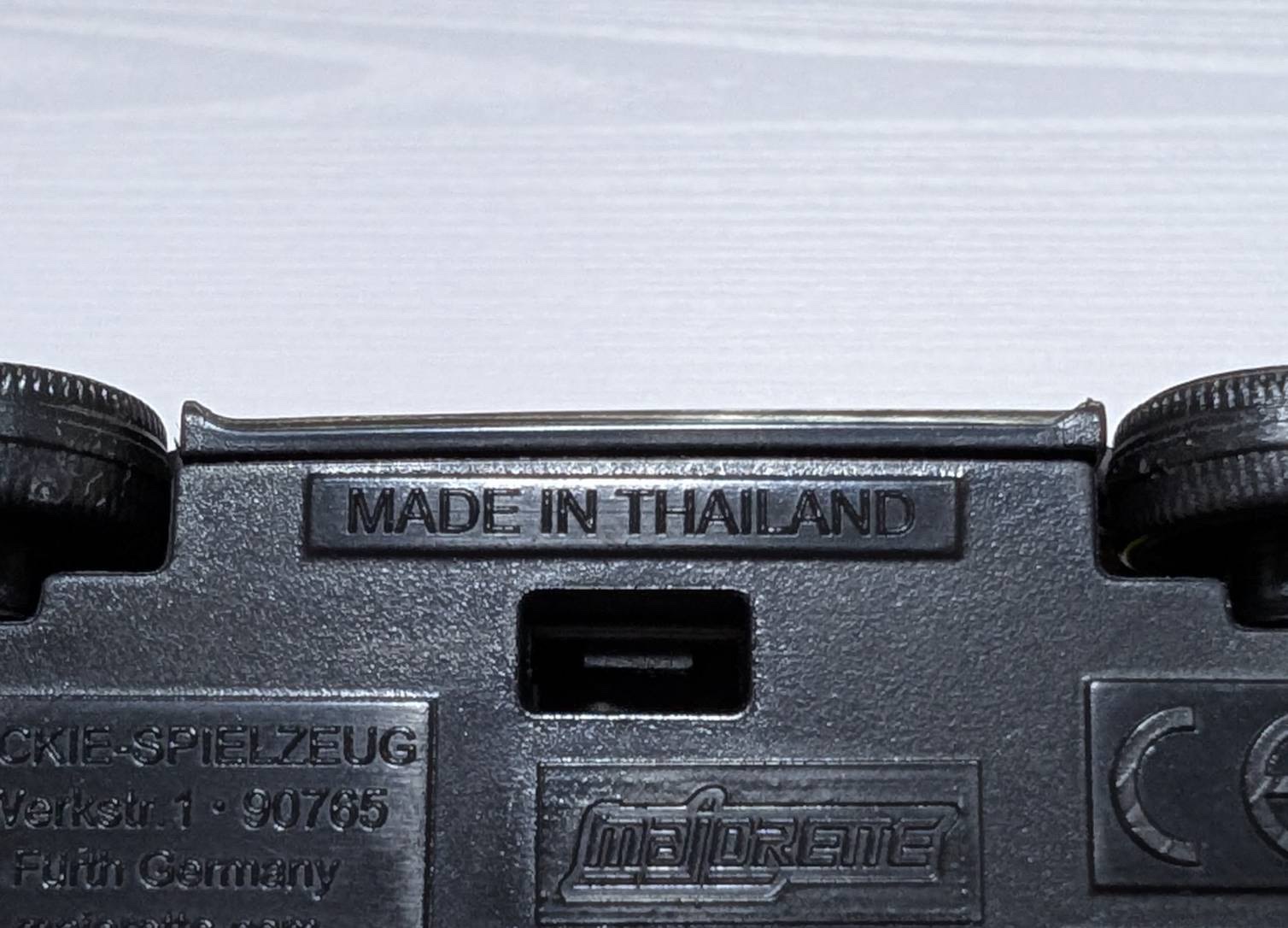 シャシーに刻印されたMADE IN THAILAND