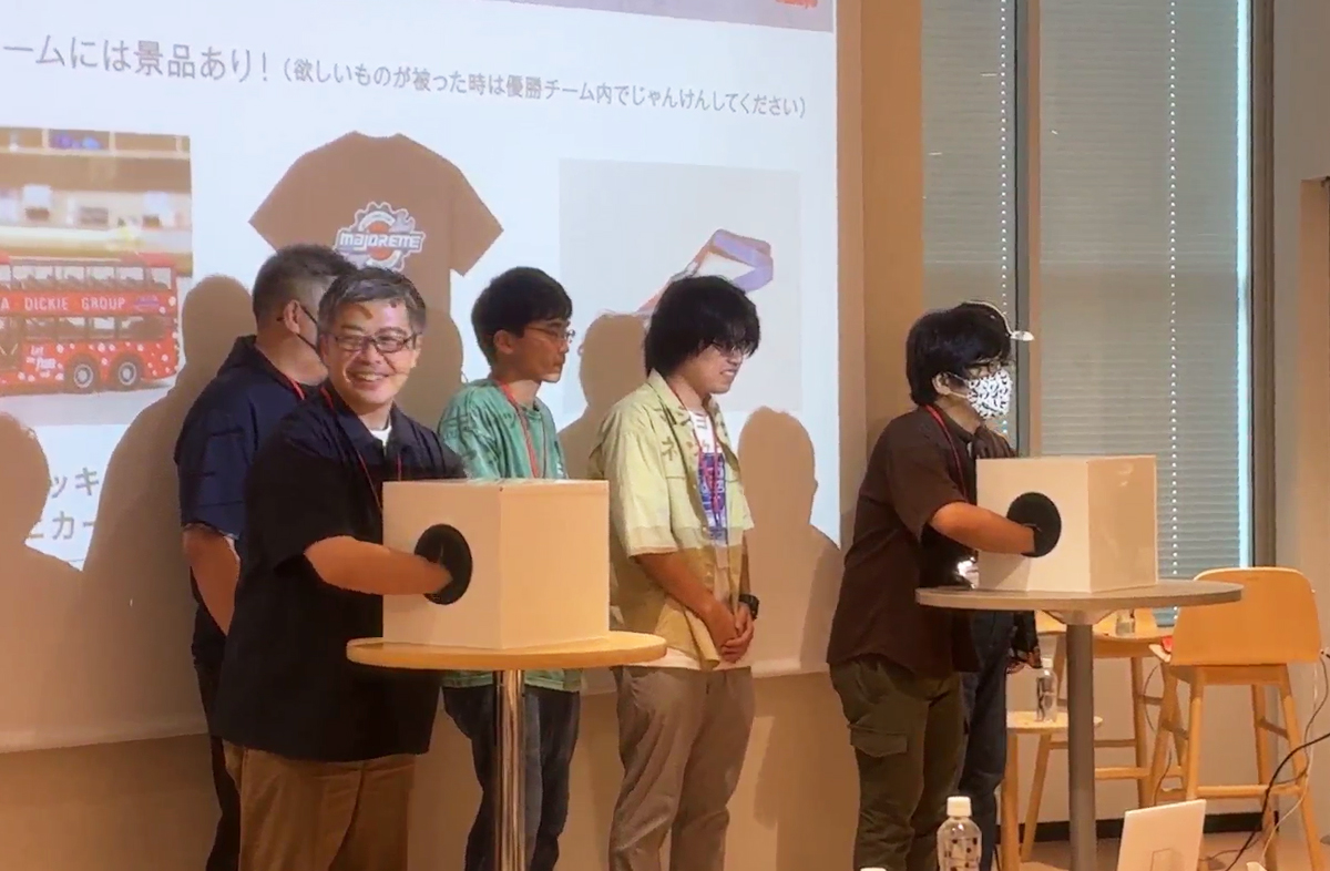 箱の中身はなんだろな大会 ゲームに挑戦する参加者の様子1