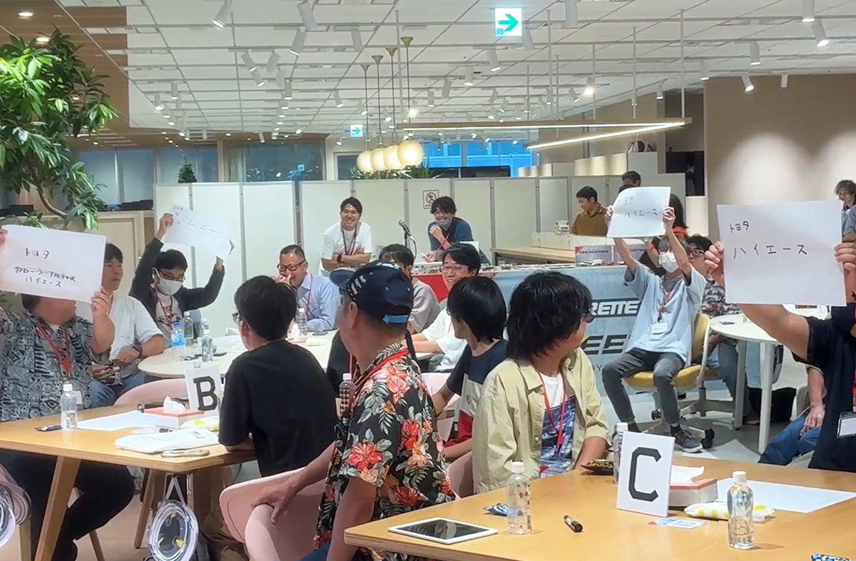 箱の中身はなんだろな大会 ゲームに挑戦する参加者の様子2