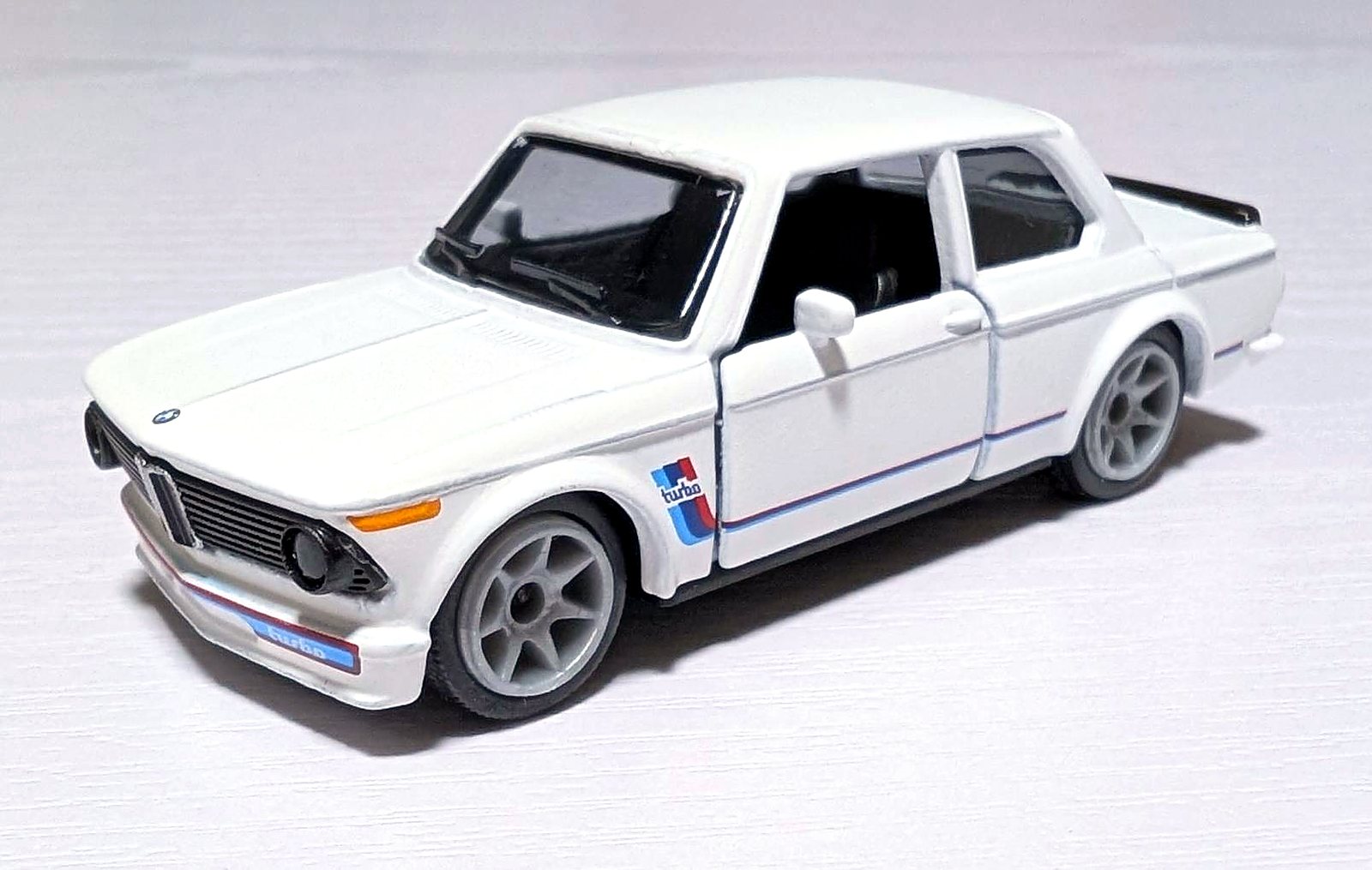 マジョレットの BMW 2002 ターボ（ホワイト）フロントまわり