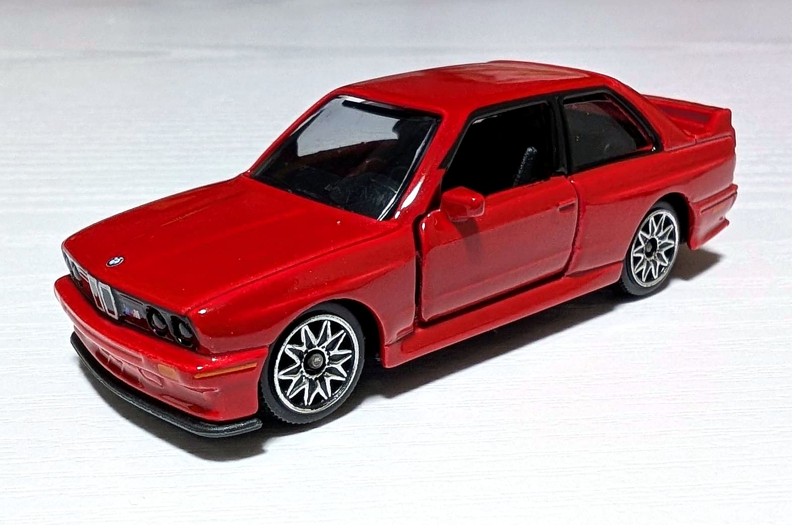 マジョレットの BMW M3（E30・レッド）フロントまわり