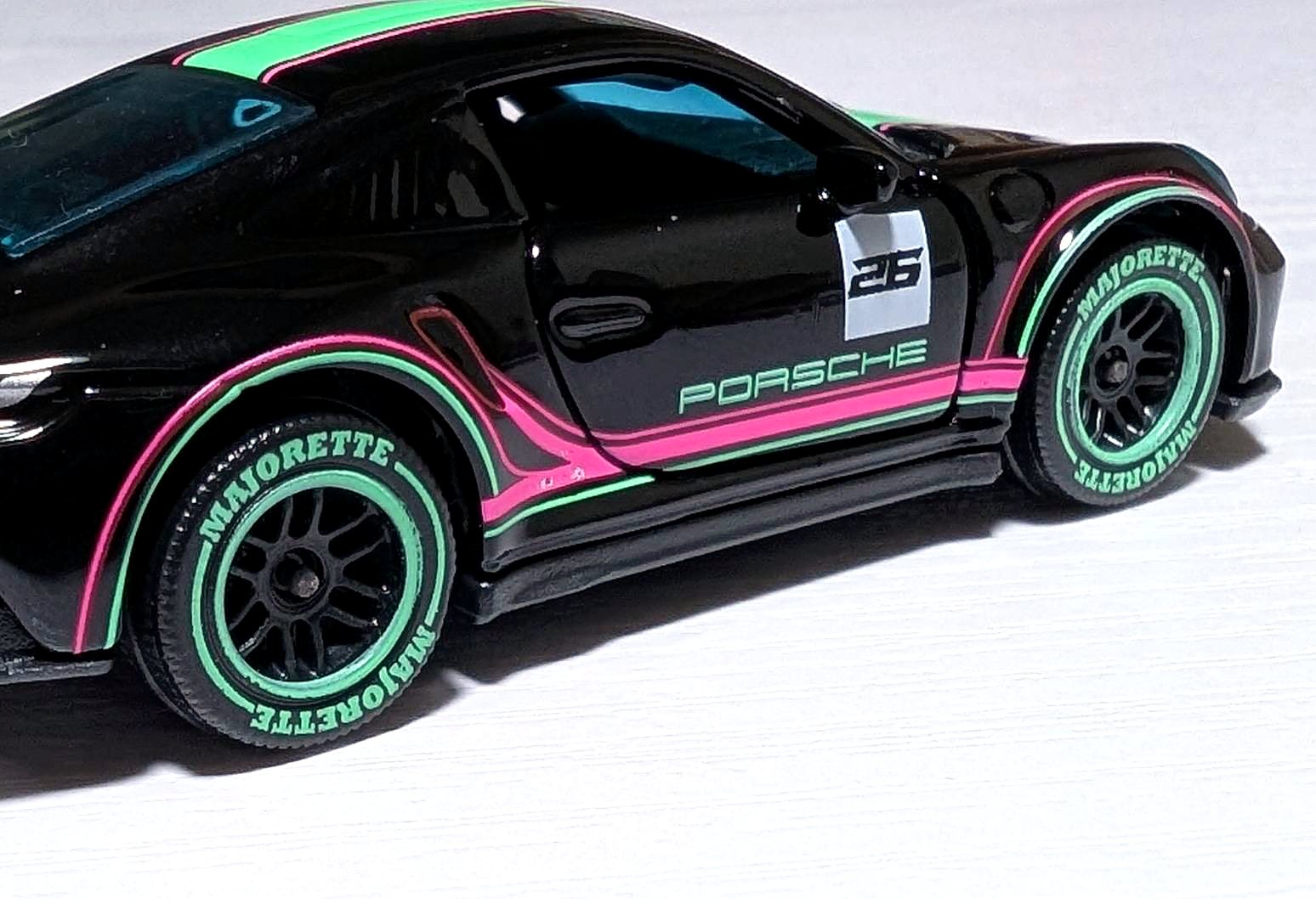 ポルシェ 911 GT3 CUP（992）のタイヤレターとサイドグラフィック