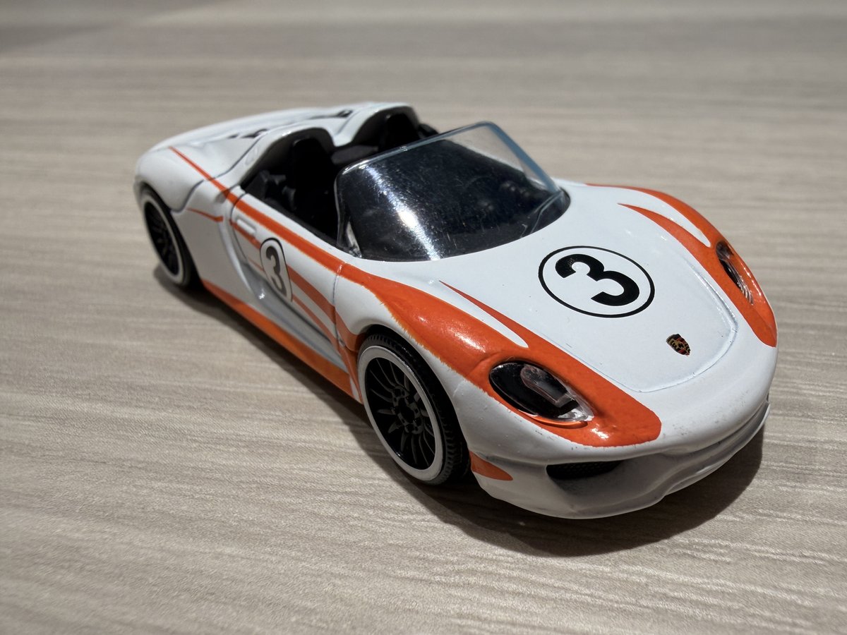 倉庫で見つかった「ポルシェ 918 スパイダー」