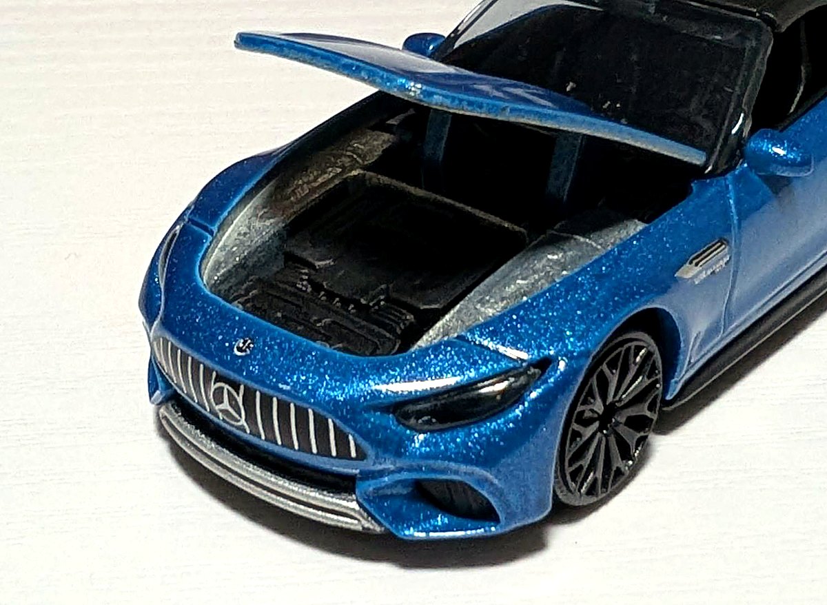 メルセデスAMG SL 63 のV8エンジンルーム