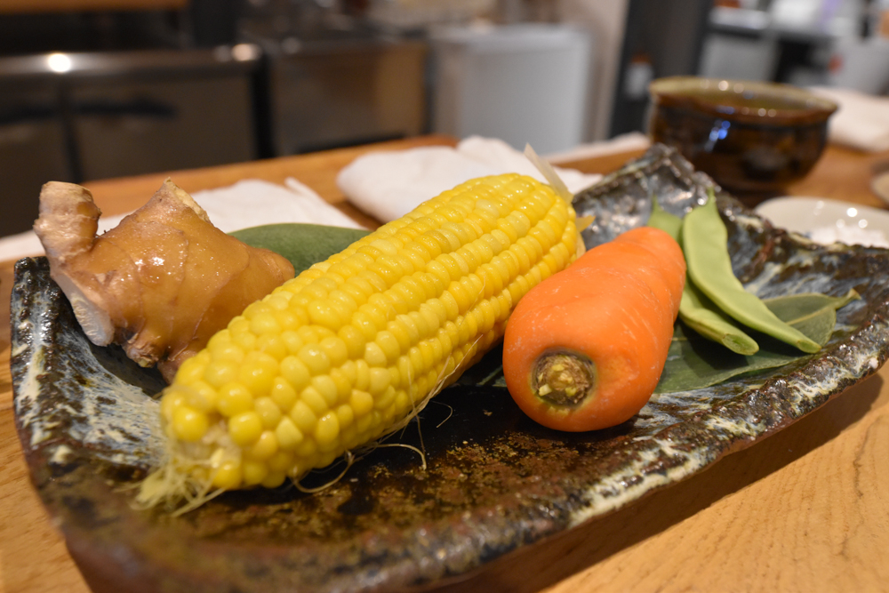 がんもどきに使う季節の野菜（とうもろこし、人参、モロッコいんげん、生姜）