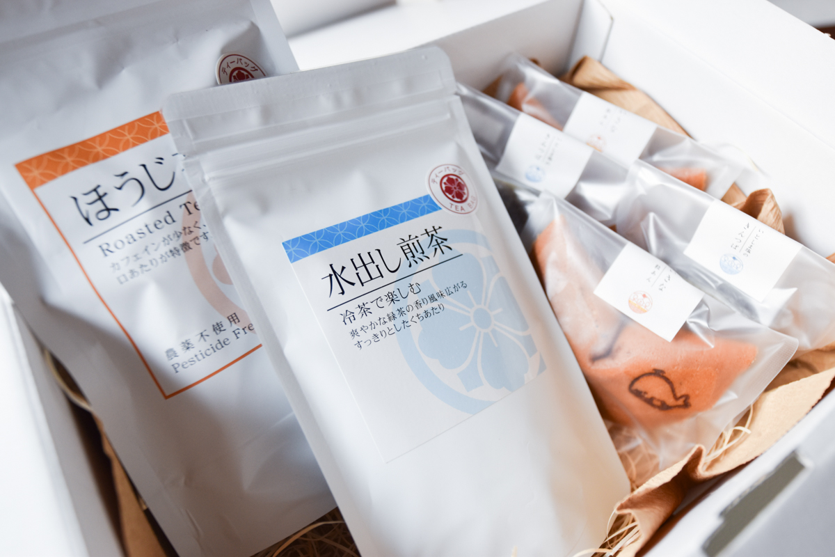 【ギフト】 無農薬茶2種 & 和菓子 & 梅干し 4品セット