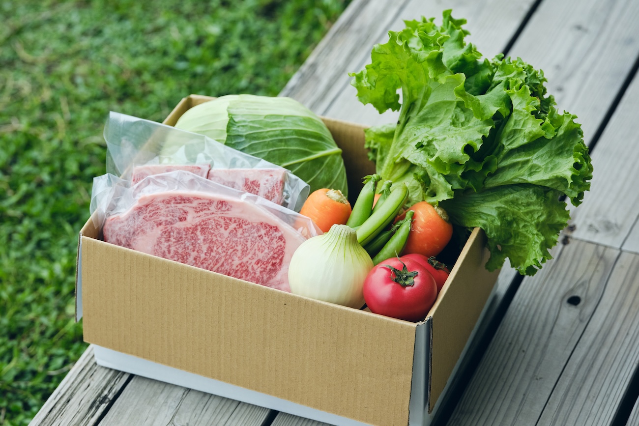 【月替わりおまかせ】お肉と旬野菜・フルーツの詰め合わせ ONIKU BOX｜Mサイズ