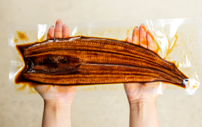 蒲焼き1尾が約220g以上の<br>希少な特大うなぎ。