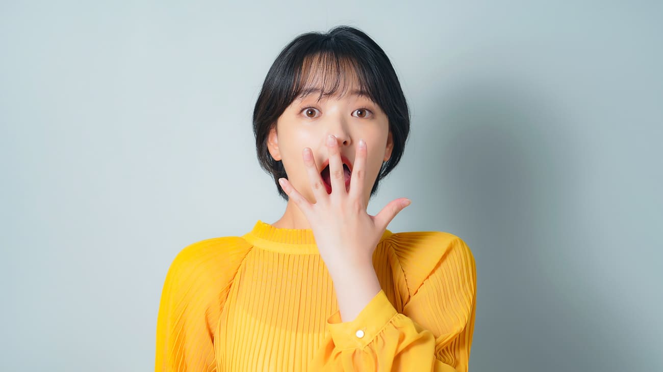 驚いている女性