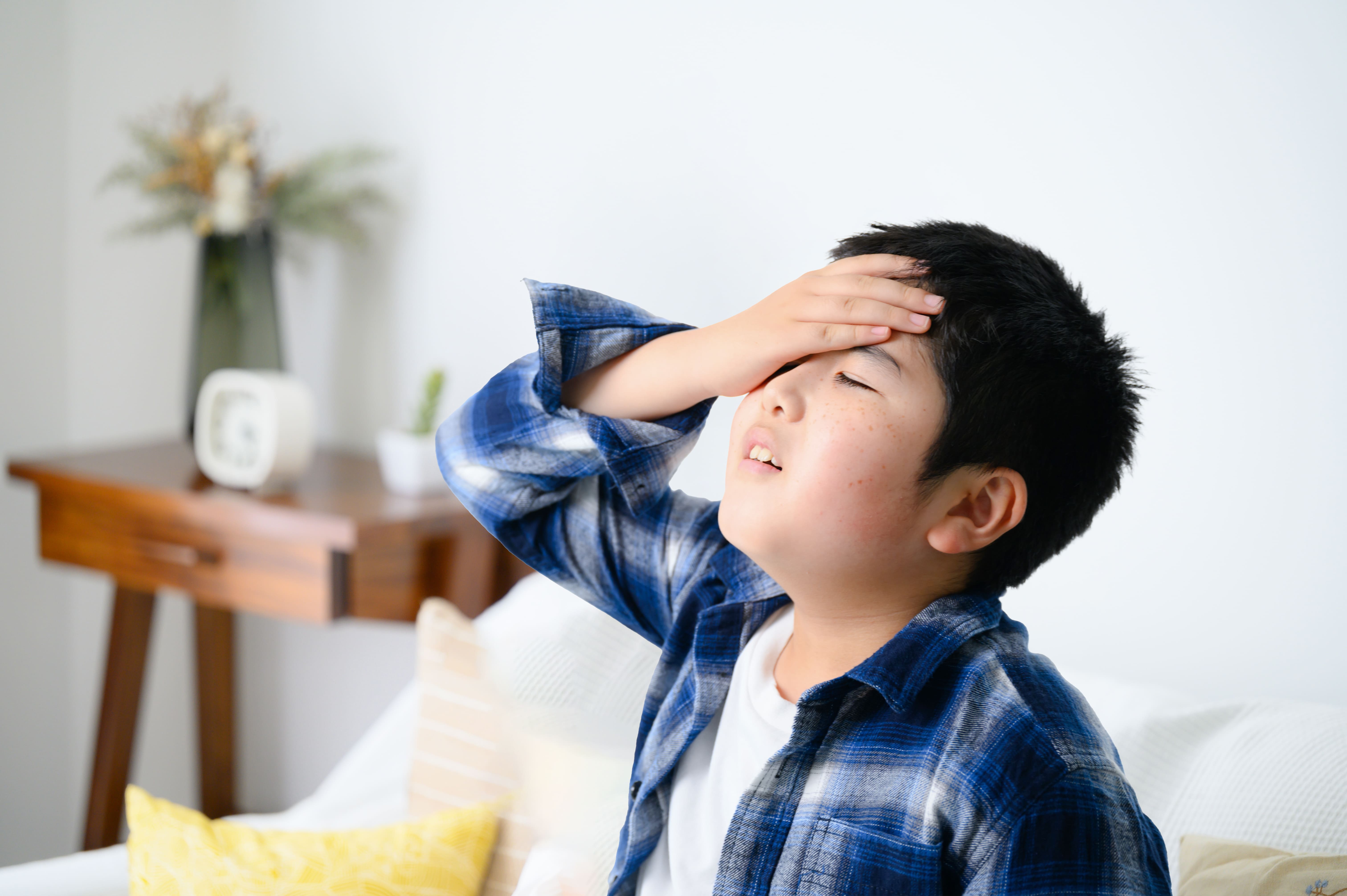 悩んでいる子供