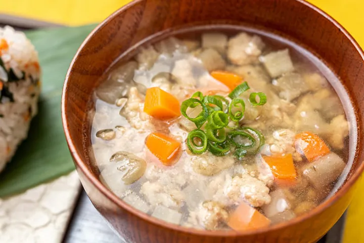 お肉と野菜の旨みがつまった豚汁