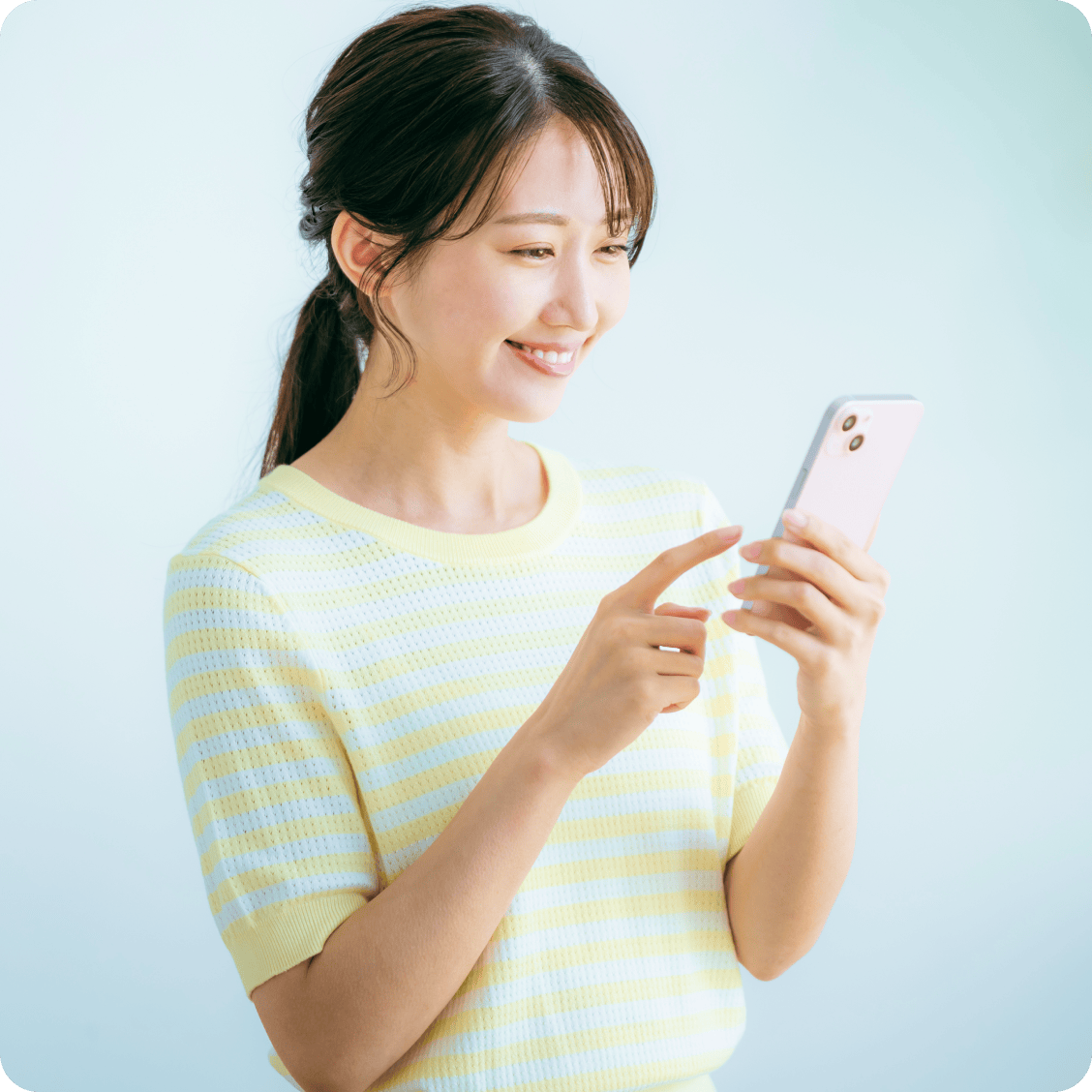 スマートフォンを持つ女性